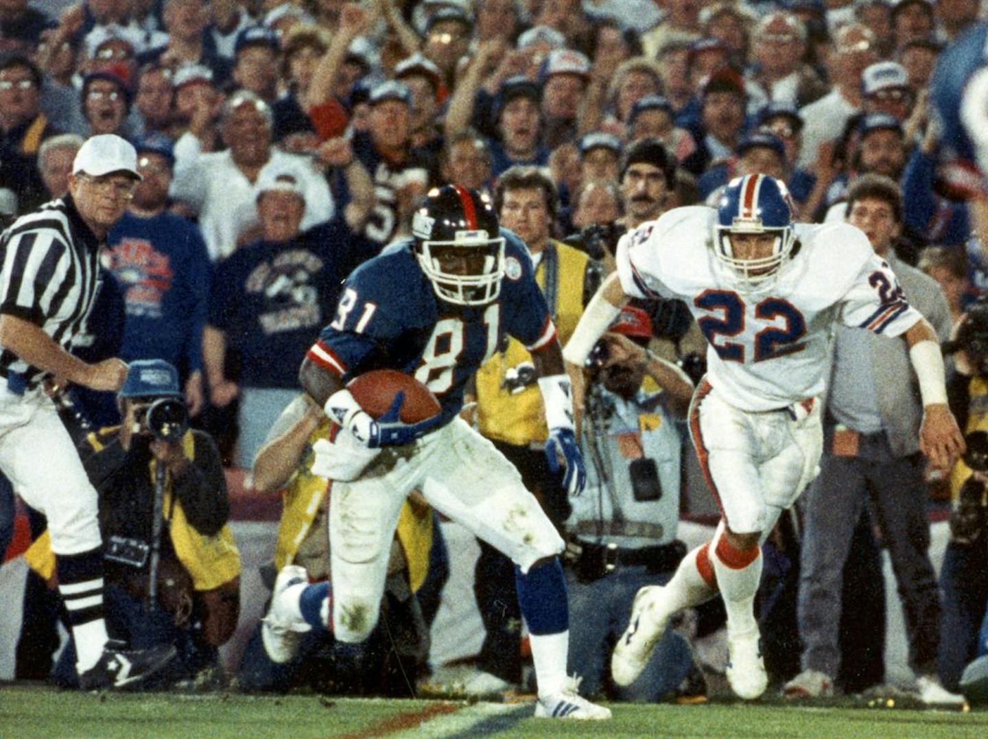 In this Jan. 25, 1987 photo, Giants wide receiver Stacy Robinson caught a pass and raced for a 36-yard gain in Super Bowl XXI. Robinson died Tuesday at age 50.