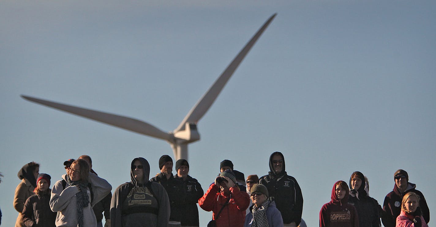 JIM GEHRZ &#x201a;&#xc4;&#xa2; jgehrz@startribune.comNorthfield/November 6, 2010/11:00 AMAthletes gathered at St. Olaf College in Northfield to compete in the Class A Girls State High School Cross-Country Running Meet. IN THIS PHOTO:] Fans watched the race as a wind turbine generated electricity behind them.