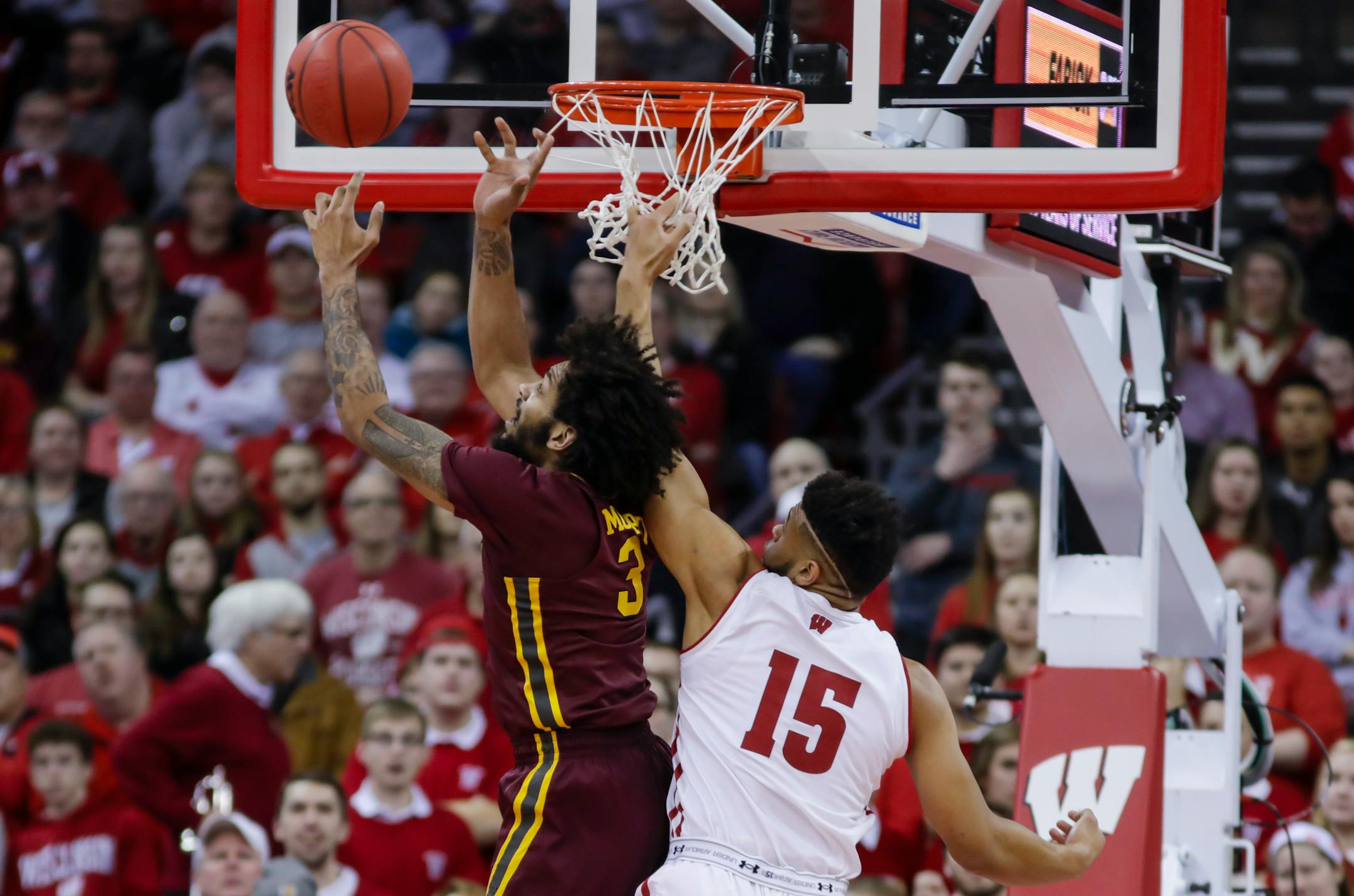 Minnesota's Jordan Murphy went after a defensive rebound against Wisconsin's Charles Thomas on Jan. 3 in Madison.