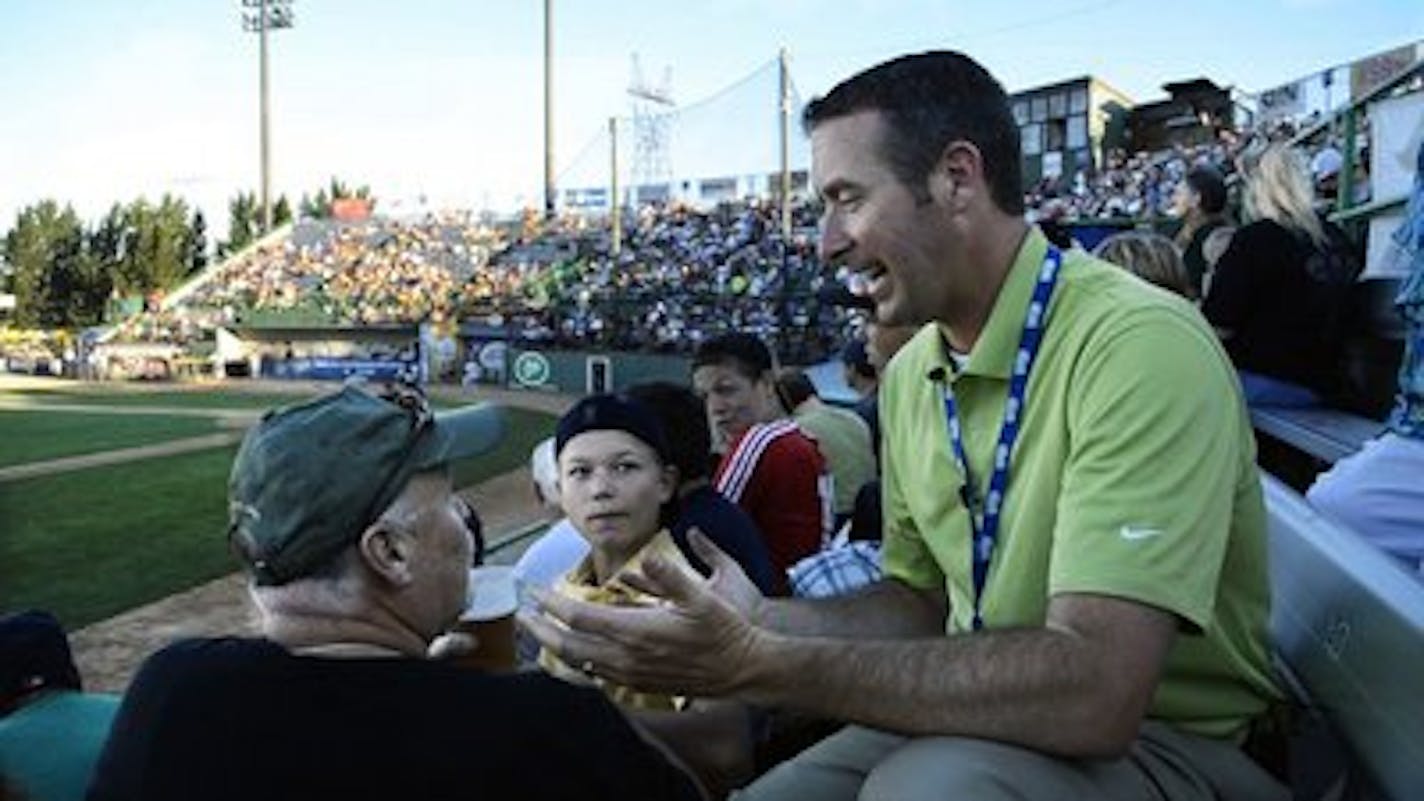 Derek Sharrer (cq), the Minnesota Saints general manager, talks with fans during the game in the infield seats at Midway Stadium. ] (DAVID BREWSTER/STAR TRIBUNE • dbrewster@startribune.com)
Derek Sharrer (cq)