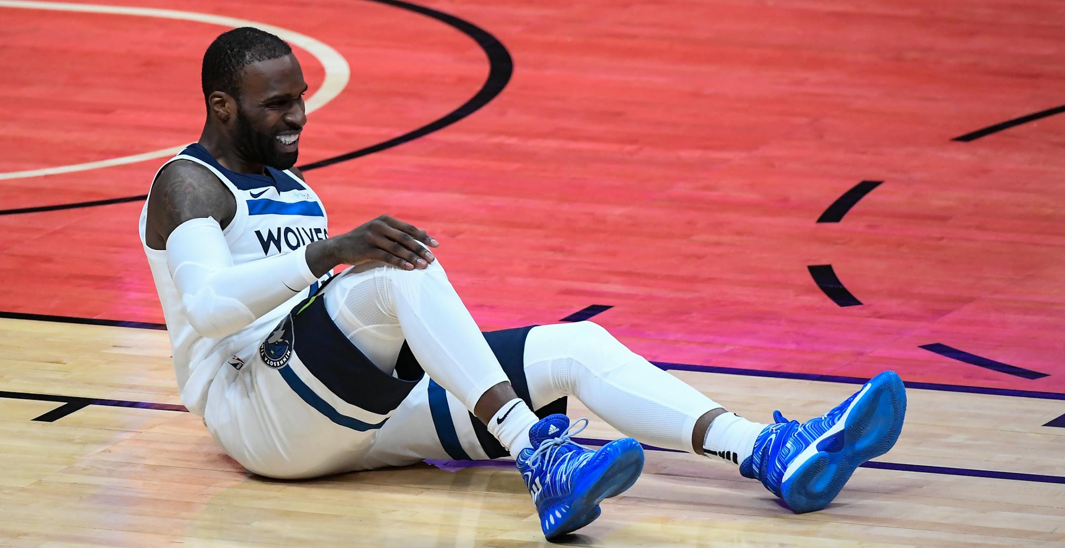 Minnesota Timberwolves forward Shabazz Muhammad (15) appeared to injure his knee as he fell awkwardly in the first quarter Saturday. ] AARON LAVINSKY ï aaron.lavinsky@startribune.com The Minnesota Timberwolves played the Los Angeles Lakers in their first game of the NBA preseason on Saturday, Sept. 30, 2017 at Honda Center in Anaheim, California.