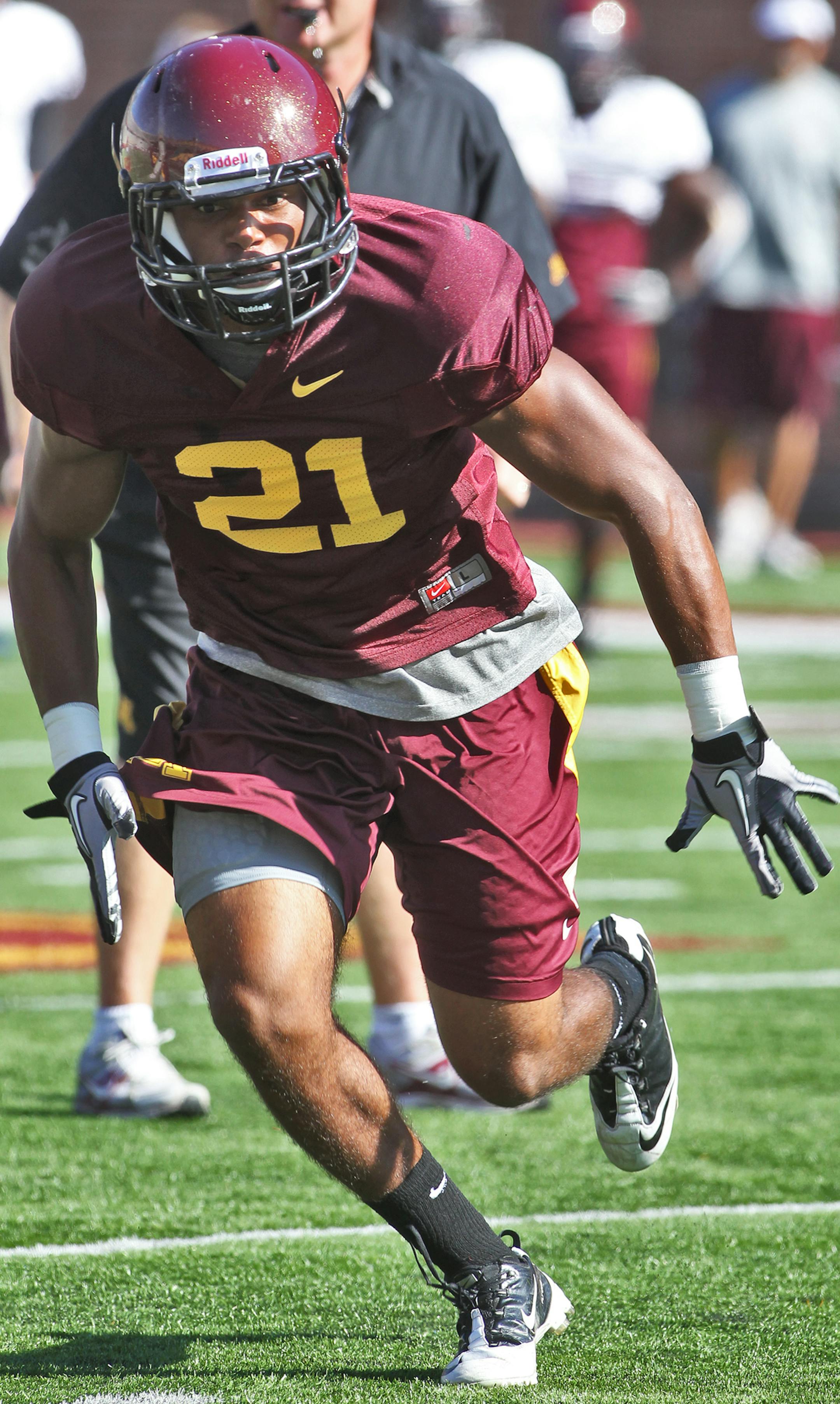 Gophers Football practice - a look at defensive backs. Brock Vereen ran drills. (MARLIN LEVISON/STARTRIBUNE(mlevison@startribune.com (cq program) ORG XMIT: MIN1208181651401220