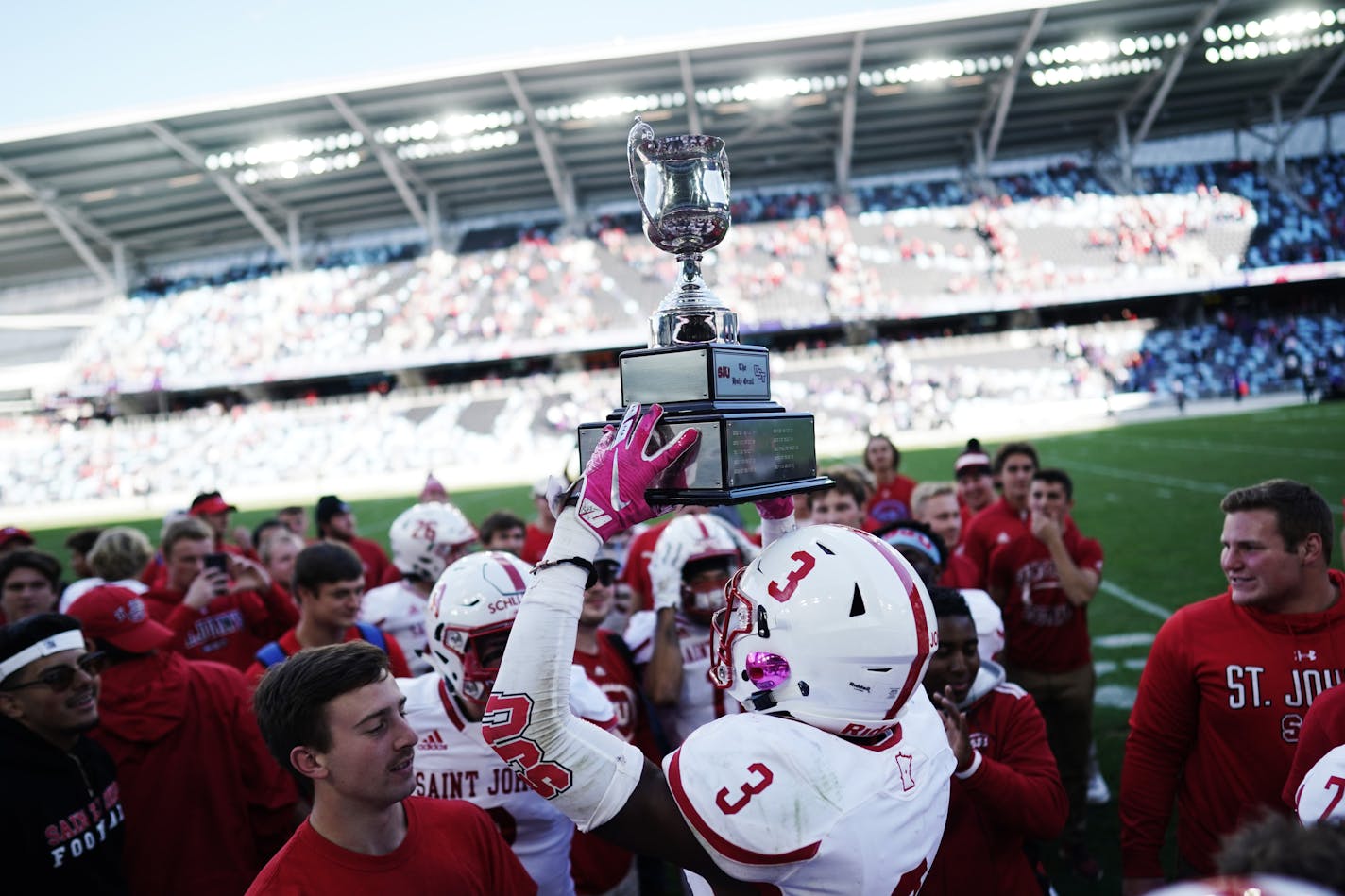 St. John's wide receiver Ravi Alston celebrated after Saturday's win over St. Thomas.