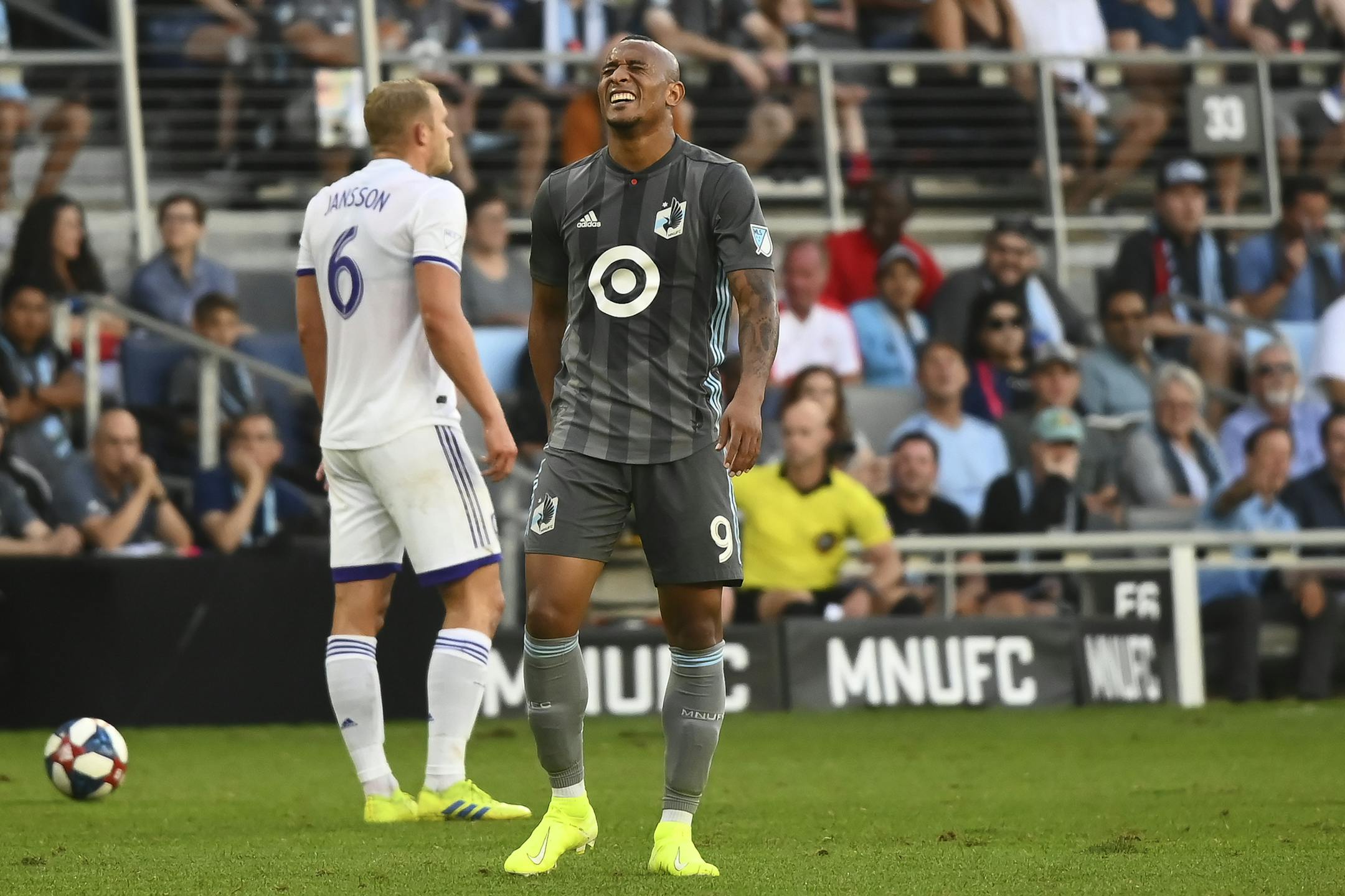 Minnesota United forward Angelo Rodriguez (9) held the back of his leg after an injury in the first half against Orlando City. ] Aaron Lavinsky • aaron.lavinsky@startribune.com Minnesota United played Orlando City in an MLS soccer game on Saturday, Aug. 17, 2019 at Allianz Field in St. Paul, Minn.