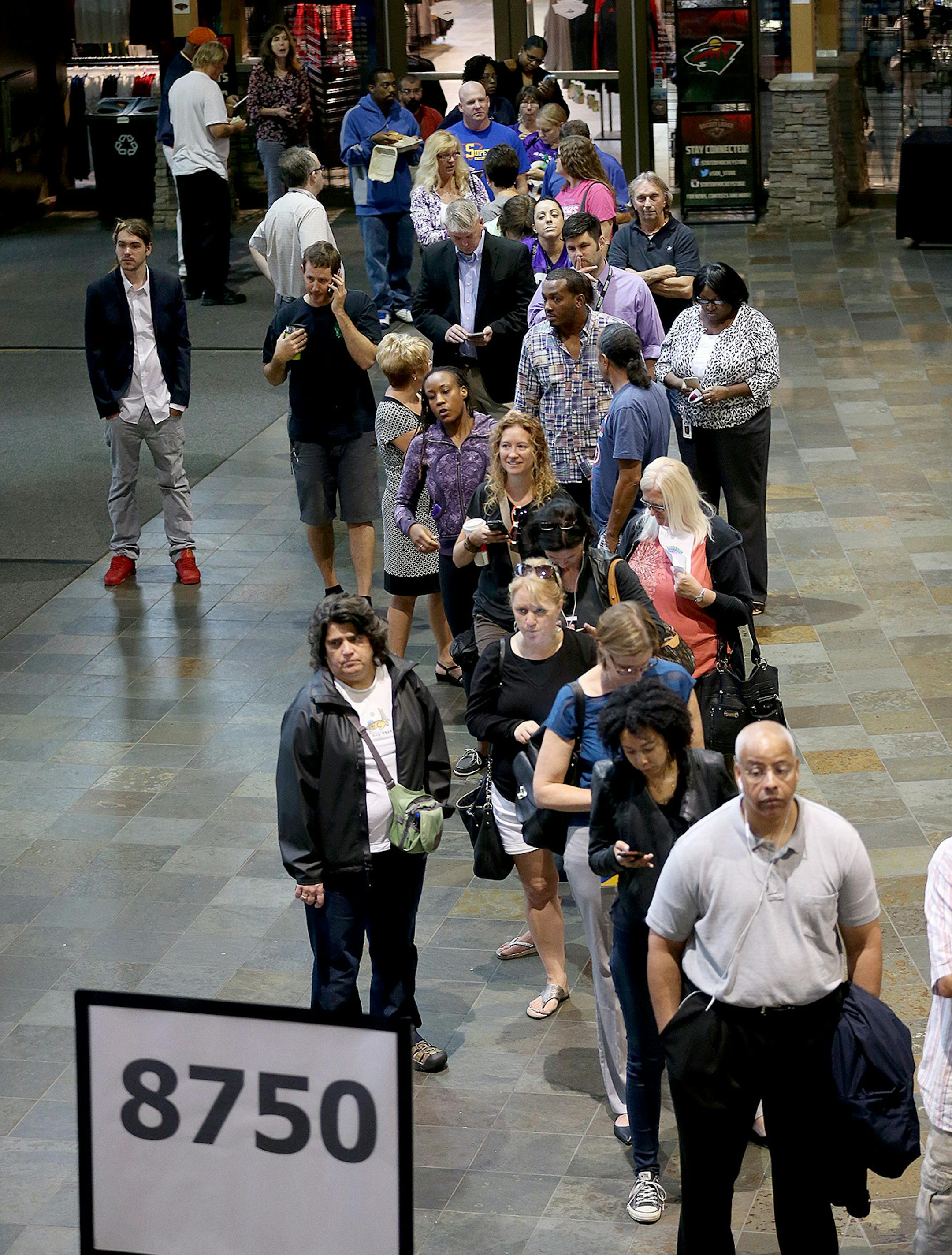 Prince fans lined up to purchase tickets for the October 13 Prince tribute that went on sale at 10AM at the Xcel Energy Center, Monday, September 19, 2016 in St. Paul, MN. ] (ELIZABETH FLORES/STAR TRIBUNE) ELIZABETH FLORES • eflores@startribune.com