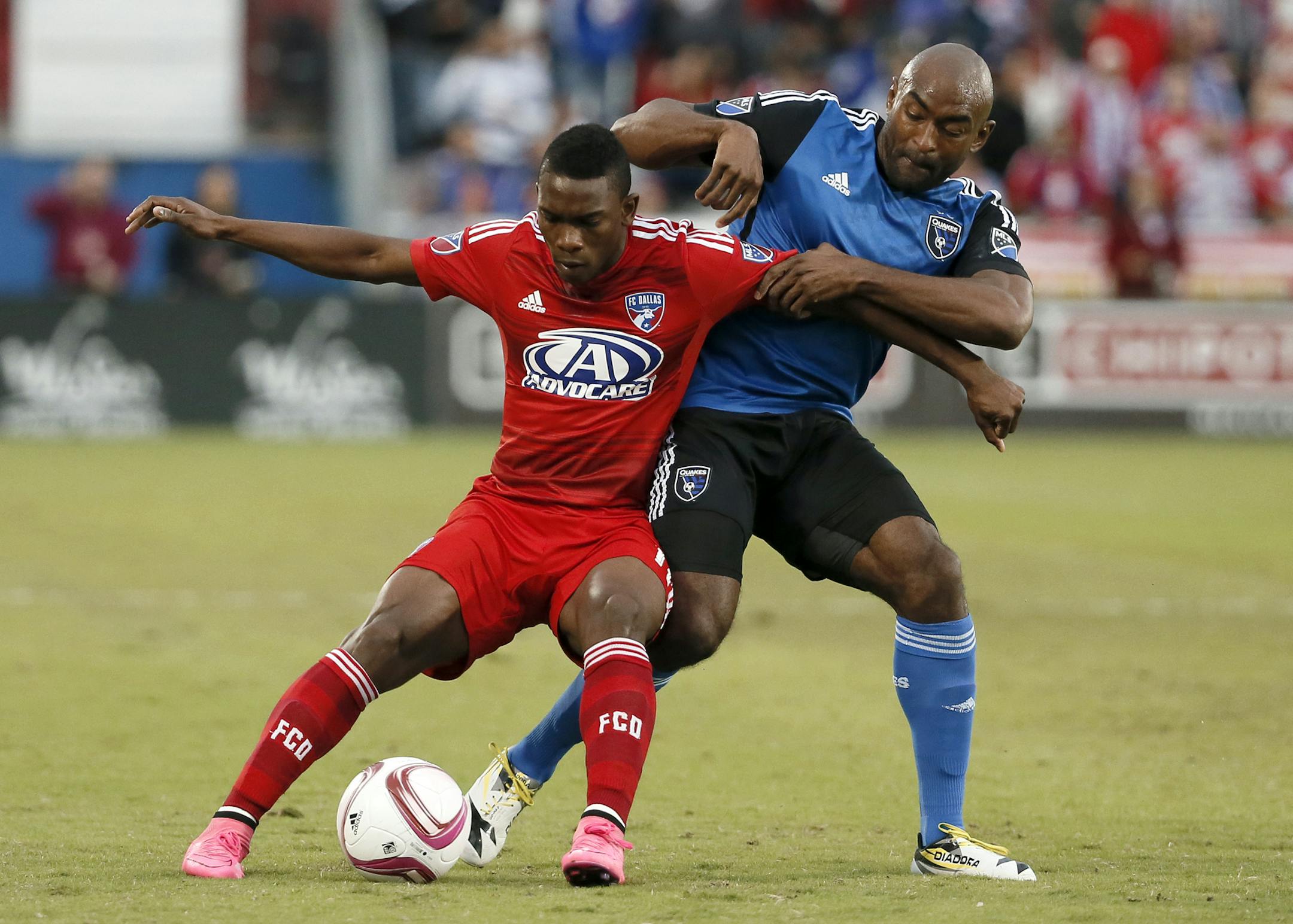 FC Dallas midfielder Fabian Castillo (11) fight for control of the ball against San Jose Earthquakes's Marvell Wynne, right, in the first half of an MLS soccer game, Sunday, Oct. 25, 2015, in Frisco, Texas. (AP Photo/Tony Gutierrez)