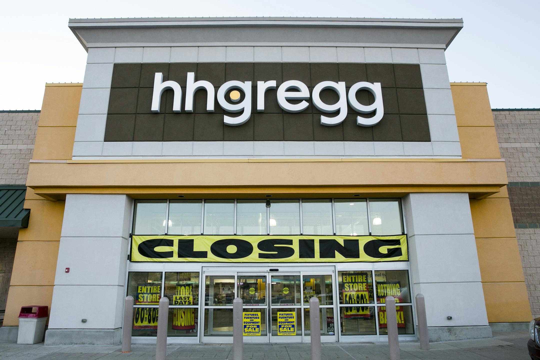 A store closing banner outside of an hhgregg, inc., retail store in Rockville, Maryland on April 8, 2016. The electronics and appliance retailer will be closing all of its stores and ceasing operations following its bankruptcy filing. Photo by Kristoffer Tripplaar *** Please Use Credit from Credit Field ***(Sipa via AP Images) ORG XMIT: NYWWP