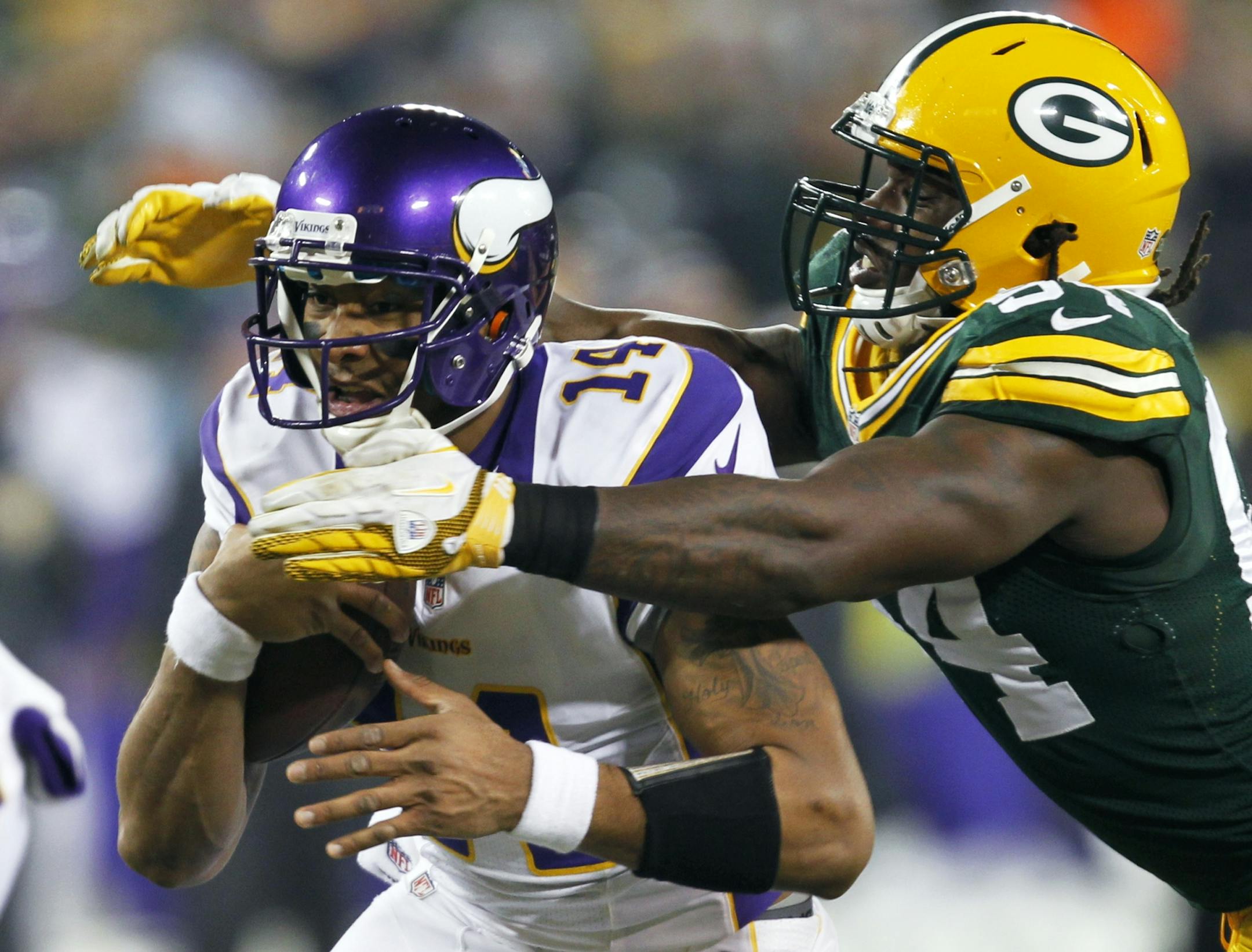 Green Bay Packers outside linebacker Dezman Moses tackles Minnesota Vikings quarterback Joe Webb