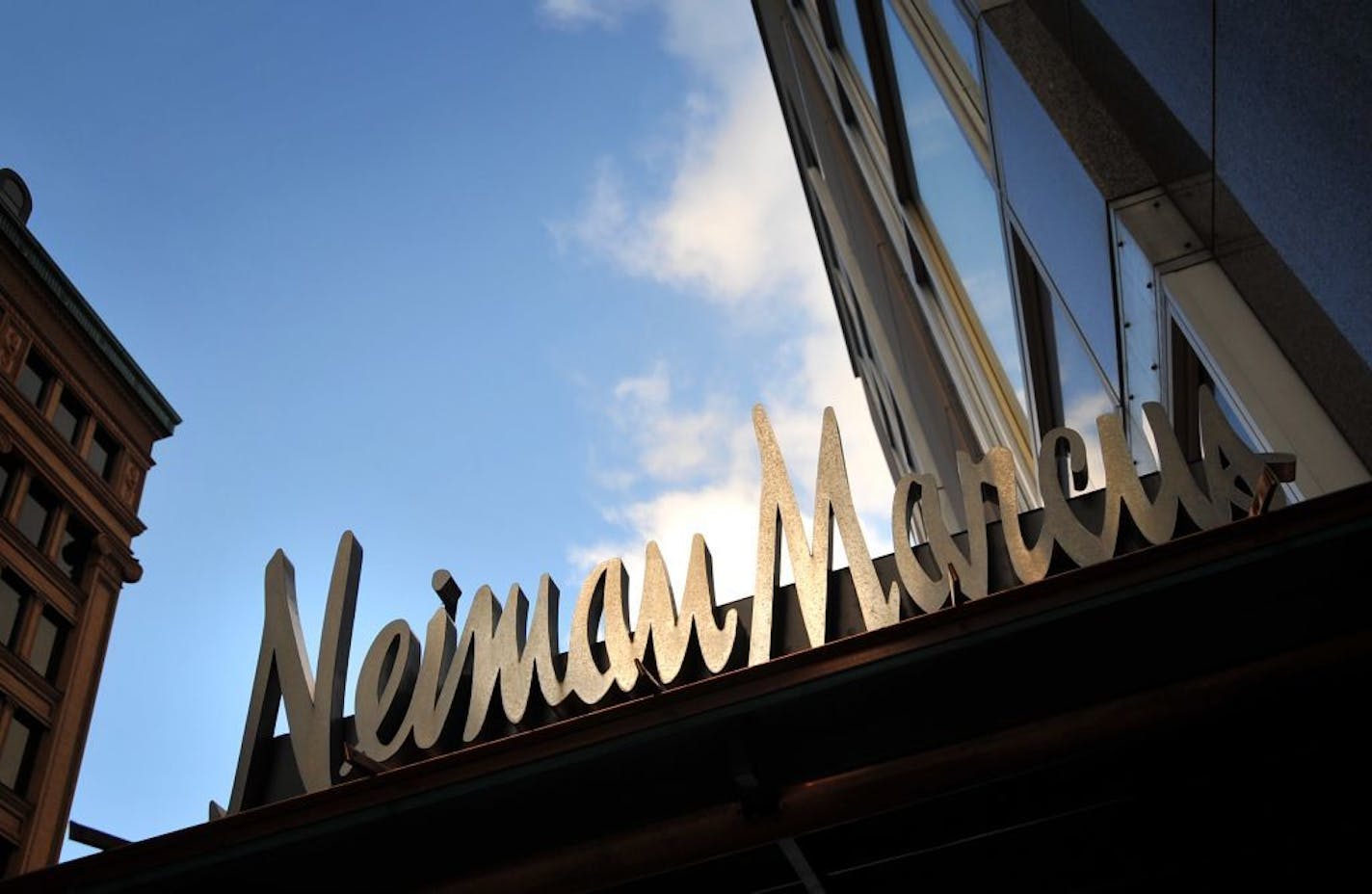 Neiman Marcus has renewed the lease for its downtown store in Gaviidae for four years.