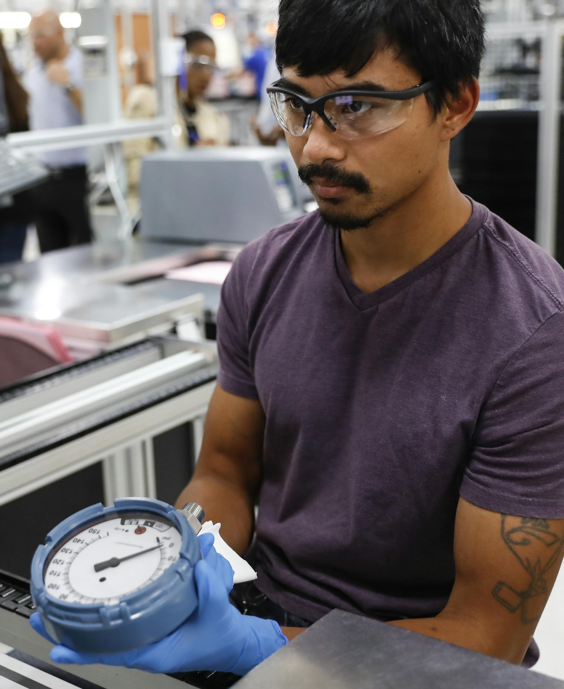 Employee Joe Phomphackdy did a quality control check of a wireless pressure gauge on the manufacturing floor of Emerson Automation Solutions on Friday, September 15, 2017, in Shakopee, Minn. ] RENEE JONES SCHNEIDER • renee.jones@startribune.com The Minnesota