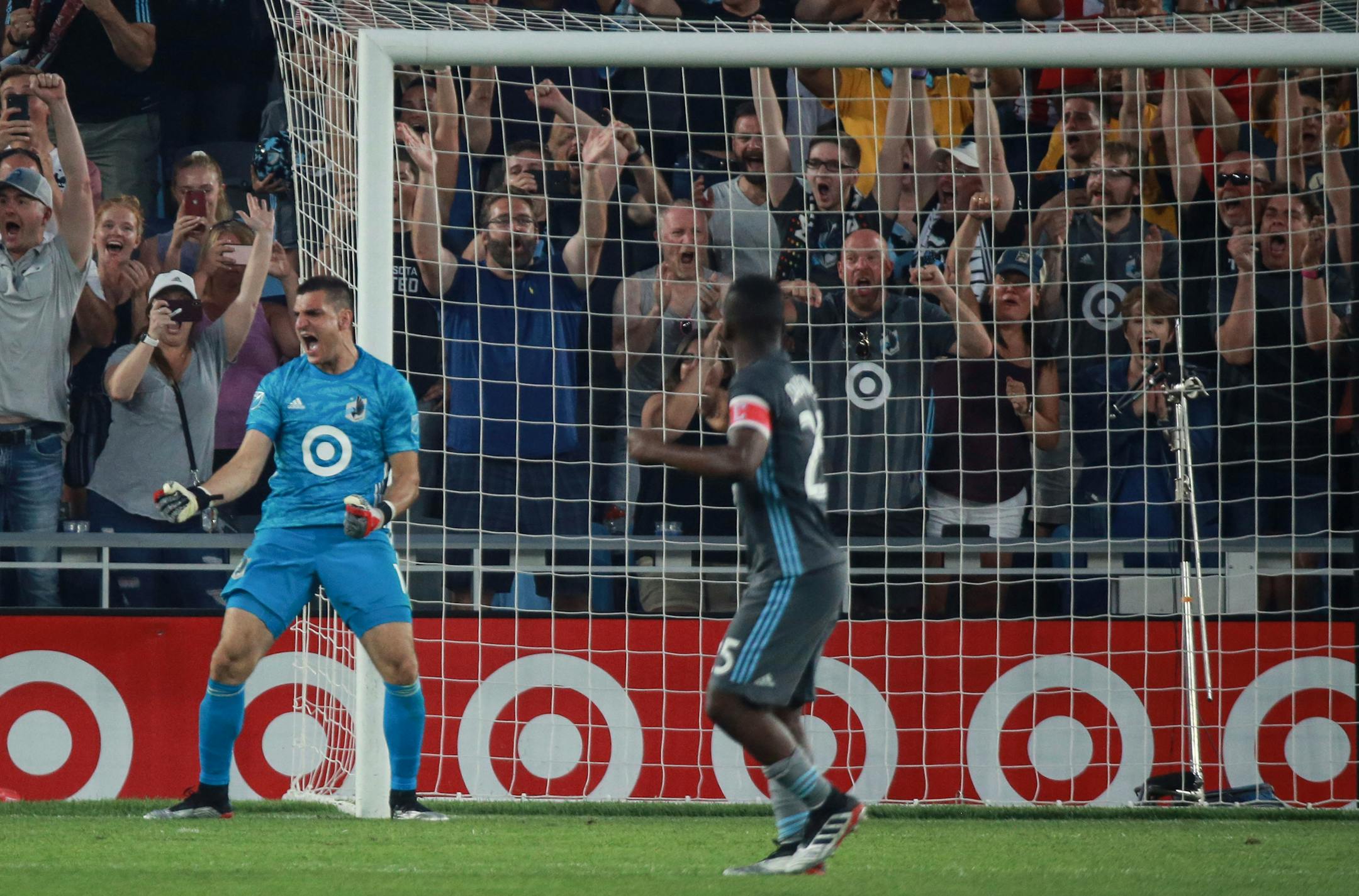 Minnesota United's Vito Mannone celebrates after saving a penalty kick in stoppage time against FC Dallas
