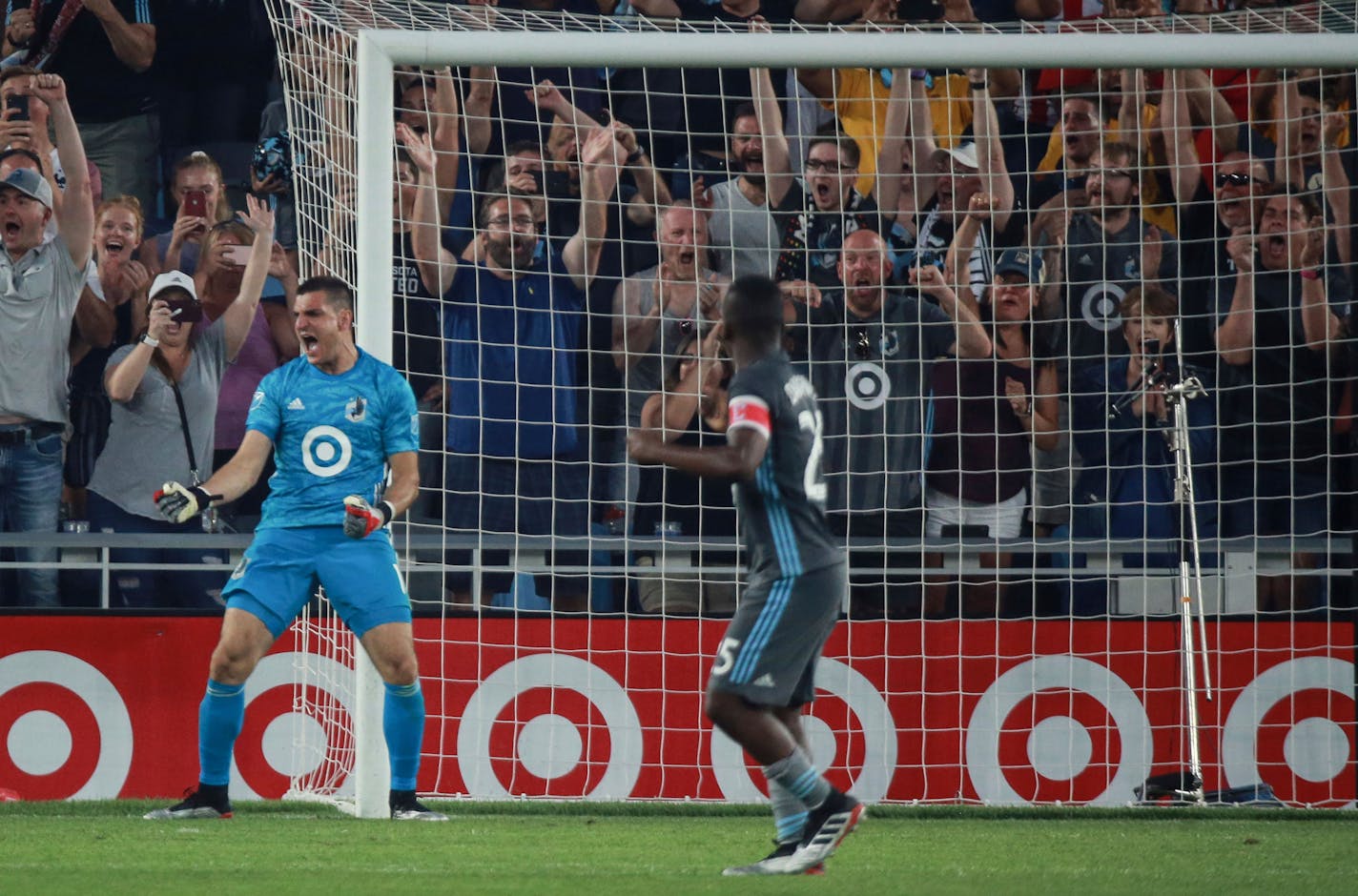 Minnesota United's Vito Mannone celebrates after saving a penalty kick in stoppage time against FC Dallas