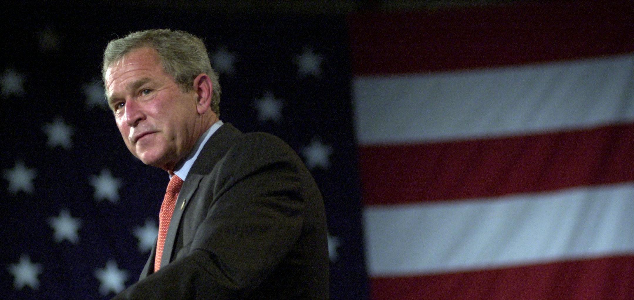 Pres. George W. Bush addresses a group of more than 2000 people in Fridley Thursday afternoon. GENERAL INFORMATION: Thursday, june 19. 2003-Fridley-Visit of the president. will speak in Fridley,