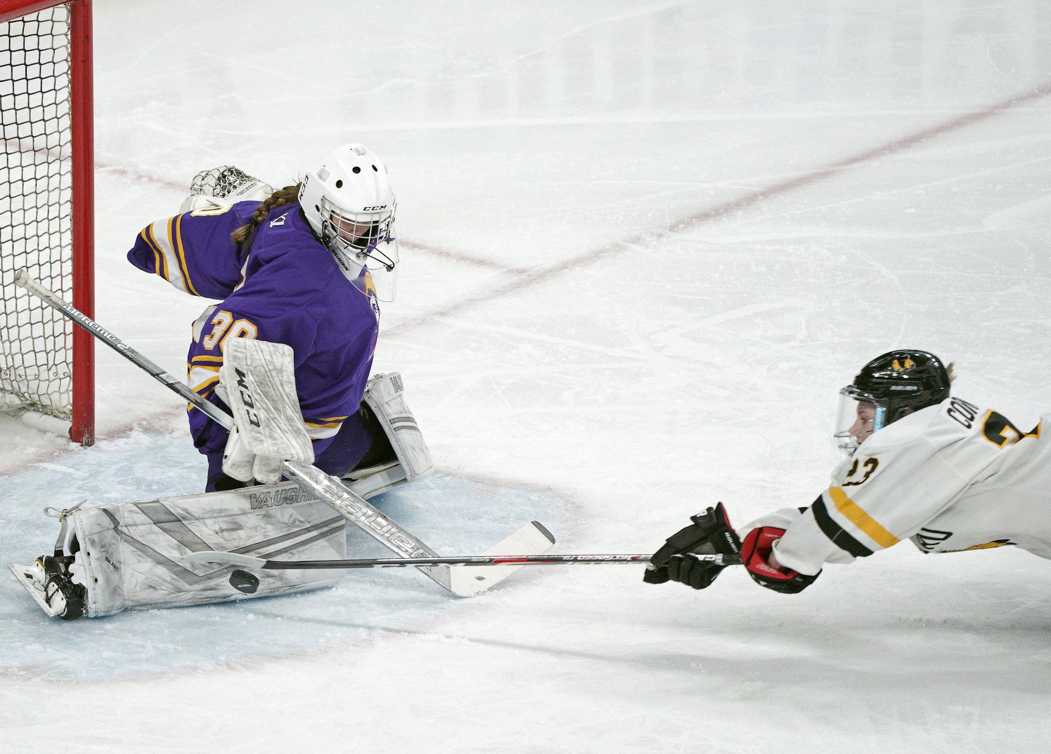 Cloquet goalie Araya Kiminski stops a diving shot by Warroad's Hannah Corneliusen in the 2nd period. ] Minnesota State Girls High School Hockey Tournament. 1A semifinal. Game 1 - Cloquet-Esko-Carlton -vs- Warroad. brian.peterson@startribune.com
St. Paul, MN Friday, February 21, 2020