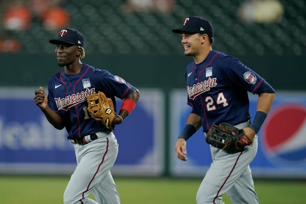 Another outfield injury for Twins forces Gordon back out to center