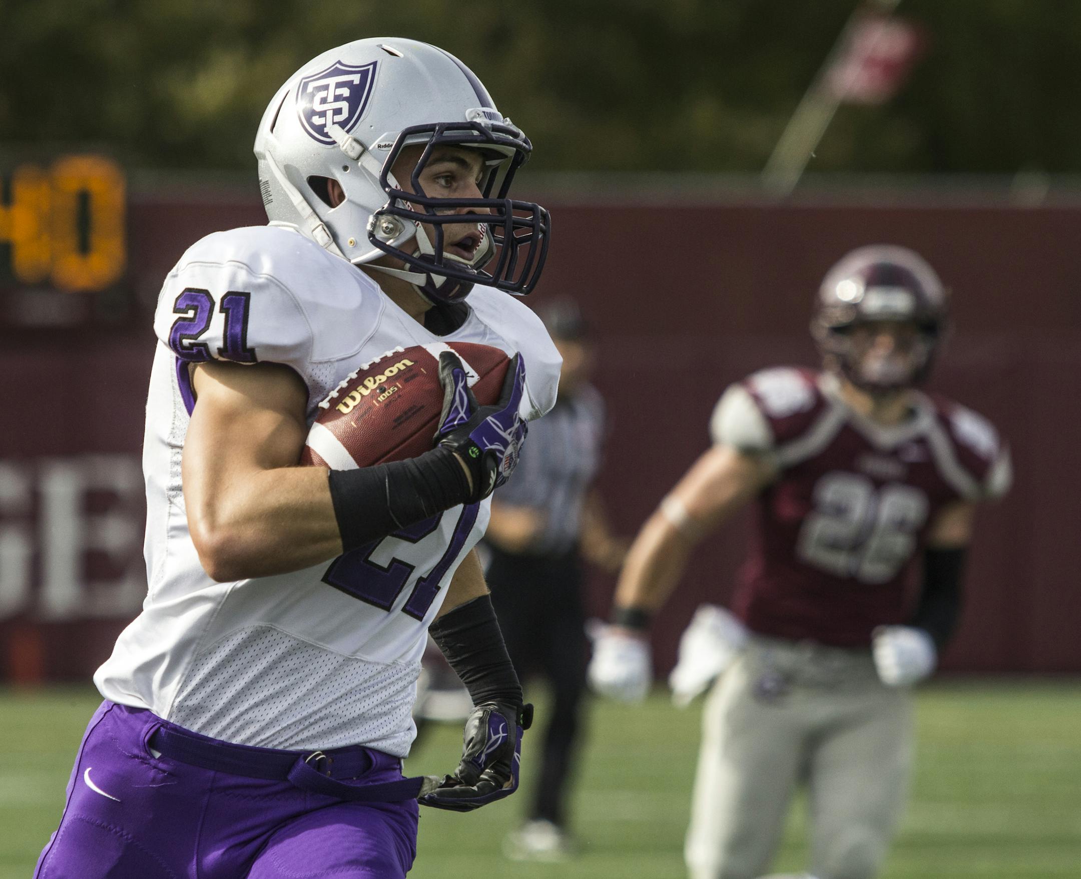 St. Thomas junior Bennett Celichowski scores his first collegiate touchdown on a 69-yard punt return (photo by Andrew Brinkmann)