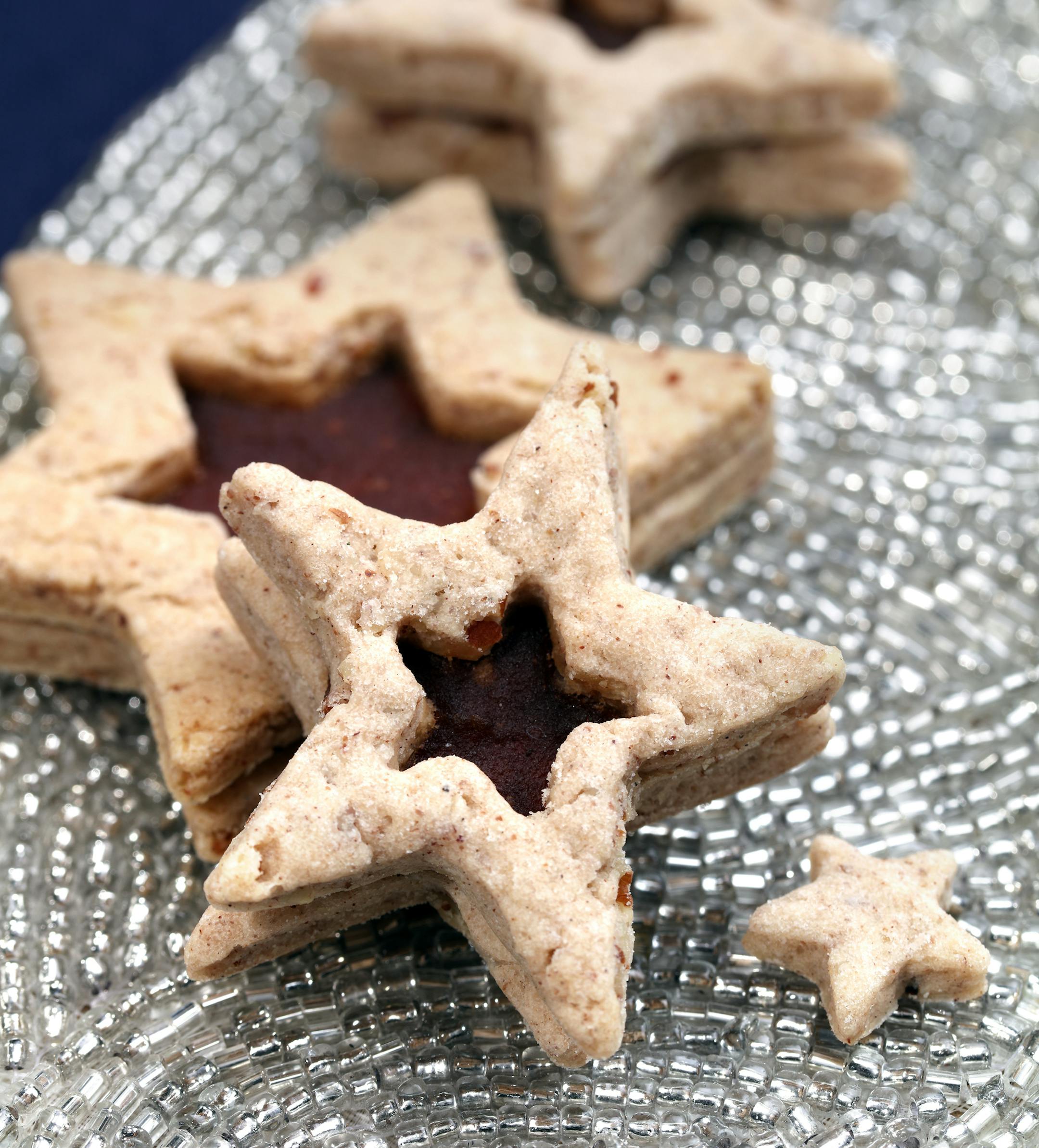 Apple Cardamom Pecan Star Cookies (from baker Jana Freiband). ] The winner and four finalists in the 2015 Taste Holiday Cookie (Cooky) Contest: Chocolate Decadence Cookies (from baker Elaine Prebonich), Kit Kat Christmas Bars (from baker Julie Olson), Cardamom Orange Zest Sugar Cookies (from baker Jeanne Nordstrom), Bacon Cornmeal Venetos (by bakers Julie Bollmann, Wendy Kleiser, Joan Koller, Geri Olson and Mary Urbas) and winner Apple Cardamom Pecan Star Cookies (from baker Jana Freiband). ORG
