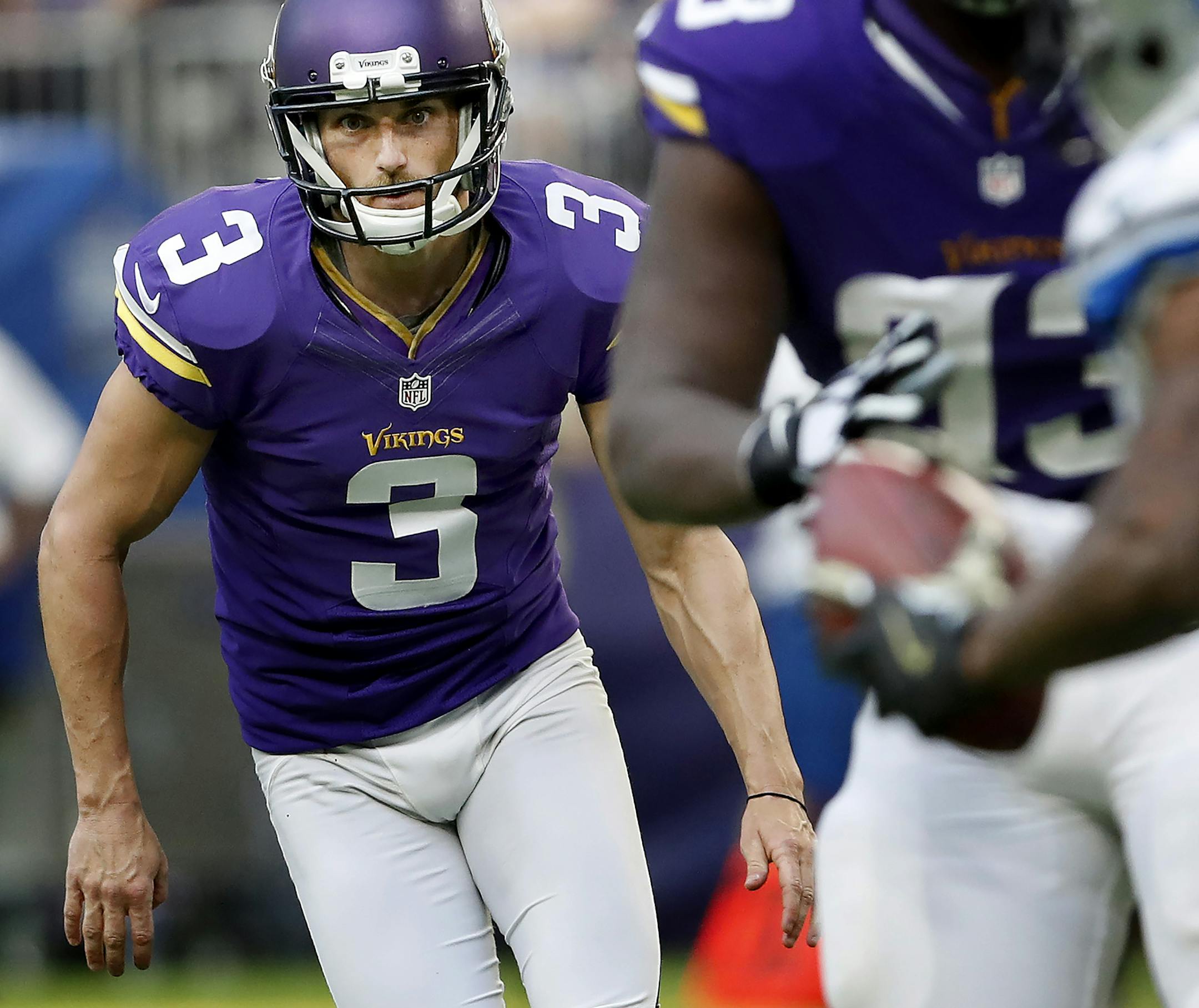 Vikings kicker Blair Walsh (3) chased after Glover Quin (27) after fourth quarter field goal attempt was blocked by Detroit and Quin recovered the ball. ] CARLOS GONZALEZ cgonzalez@startribune.com - November 6, 2016, Minneapolis, MN, US Bank Stadium, NFL, Minnesota Vikings vs. Detroit Lions