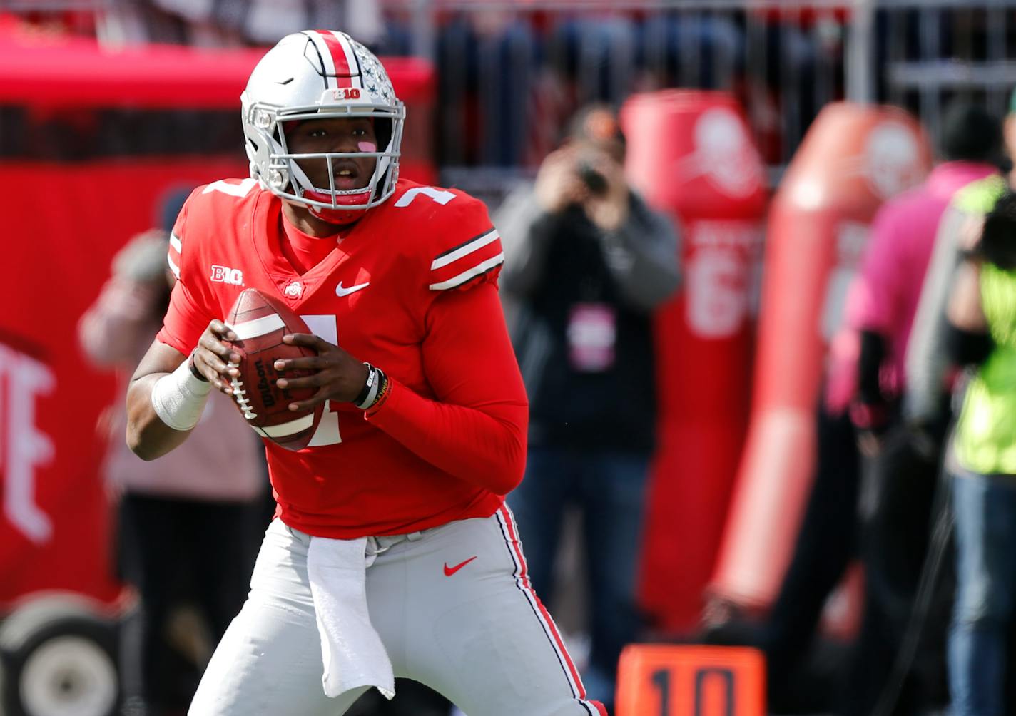 Ohio State quarterback Dwayne Haskins drops back to pass against Minnesota during the second half of an NCAA college football game Saturday, Oct. 13, 2018, in Columbus, Ohio. Ohio State beat Minnesota 30-14. (AP Photo/Jay LaPrete)