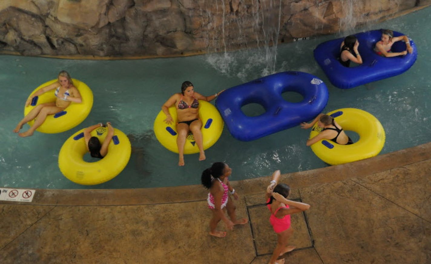 With the heat index over 100 again today people still flocked to the water to seek relief from the Highland park aquatic Center in St Paul to the Water Park of America in Bloomington. ] Richard.Sennott@startribune.com Richard Sennott /Star Tribune. , Bloomington Minn. Thursday 07/05/12) ** (cq)