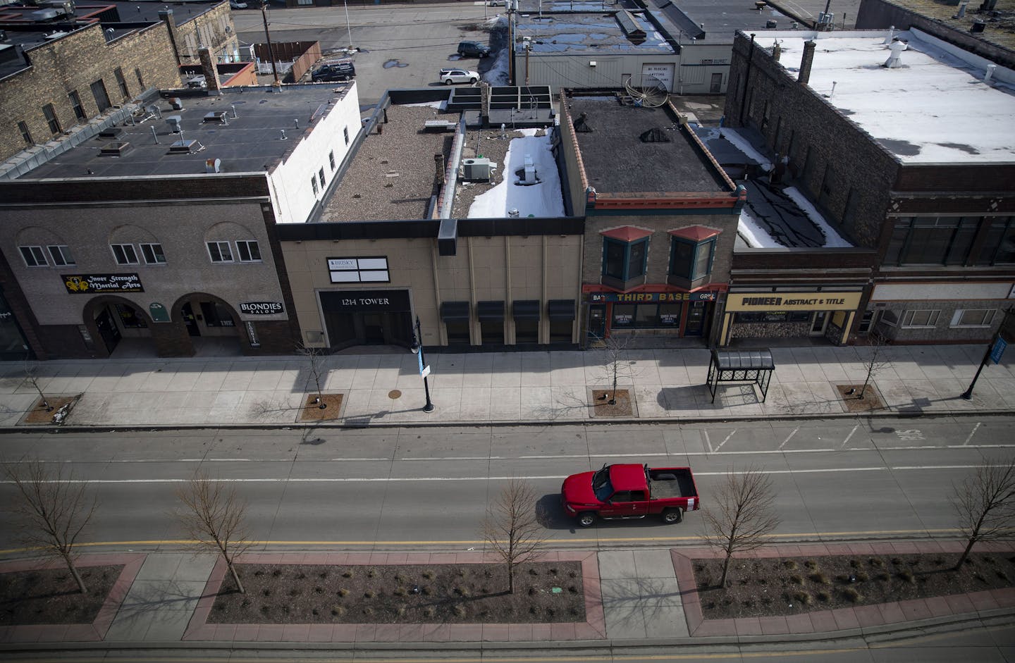 Tower Ave. in Superior, WI saw minimal traffic and few pedestrians on Monday March 23, 2020 as the town prepared to close all non-essential businesses. ]
ALEX KORMANN &#x2022; alex.kormann@startribune.com Wisconsin governor Tony Evers has ordered all non-essential businesses to close at 5PM on Monday March 23, 2020 and remain closed in an effort to slow the spread of COVID-19.