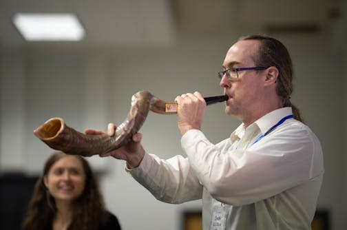 The long, loud blast of the shofar by Dan Gladen signaled the end of the fast on Yom Kippur. Or Emet Congregation celebrated Yom Kippur with a service led by ritual leader and rabbinic candidate Eva Cohen, left, and was followed by a break-fast meal Monday evening, September 25, 2023 at the Minnesota JCC Sabes Center in St. Louis Park. Or Emet is a secular congregation celebrating and honoring Jewish culture, history and values from a humanistic, inclusive perspective. ] JEFF WHEELER • jeff.wheeler@startribune.com