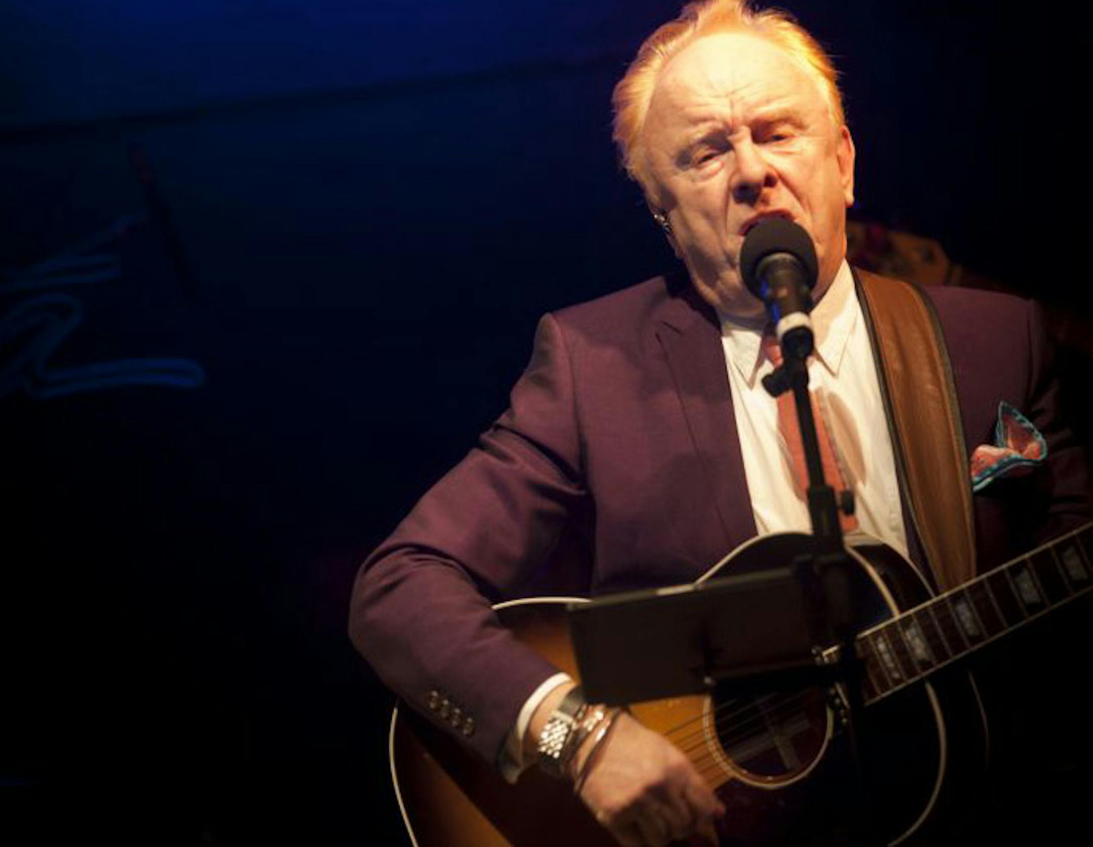 Peter Asher performed at the Dakota Jazz Club and Restaurant in Minneapolis on Monday.
