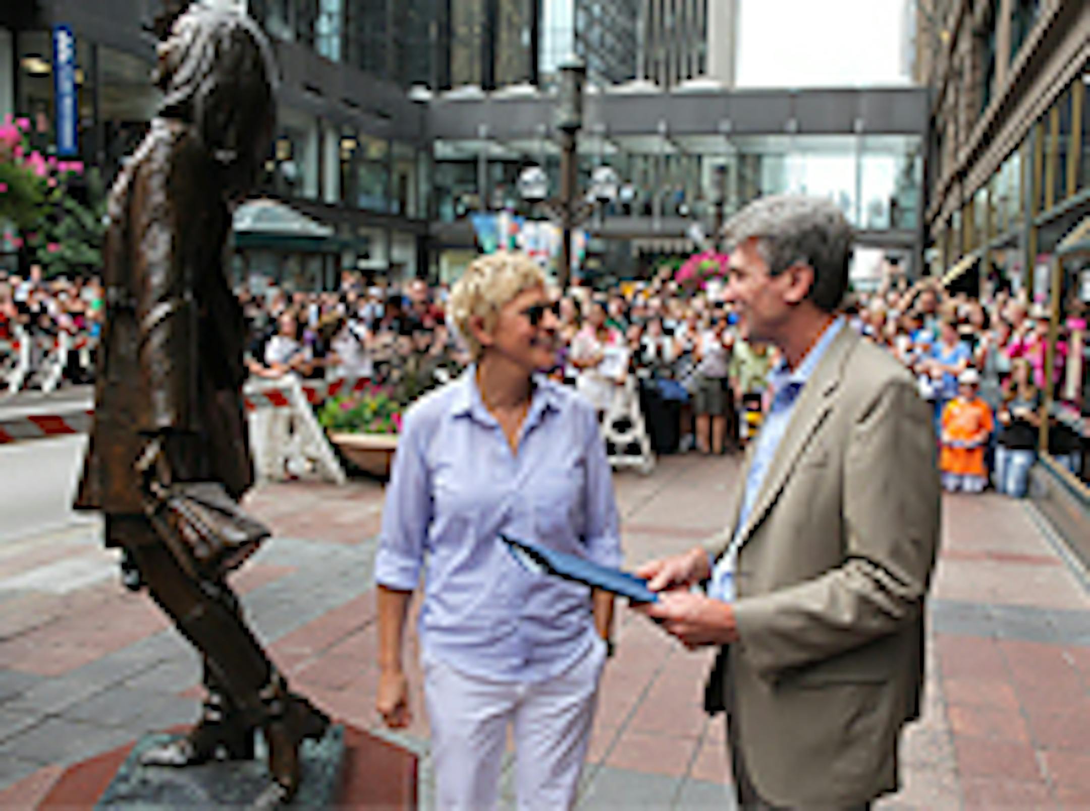 Ellen DeGeneres with Mayor R.T. Rybak