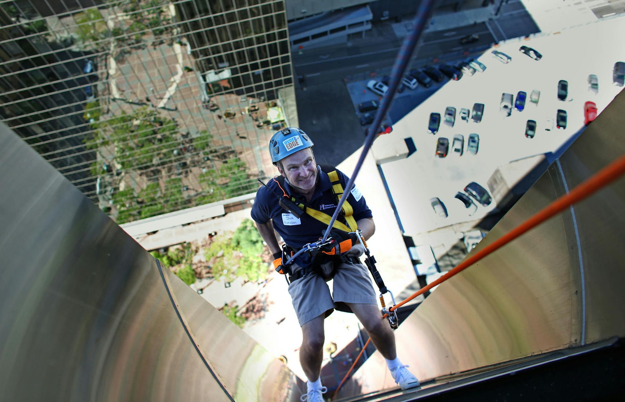 Dick Nicholson, of St Paul, rappelled down the 22-story Ecolab Headquarters Tower during the Double Dog Dare Challenge in St Paul, Friday September 13, 2013. The Challenge was a fundraiser benefiting the Northern Star Council, Boy Scouts of America, ] (KYNDELL HARKNESS/STAR TRIBUNE) kyndell.harkness@startribune.com