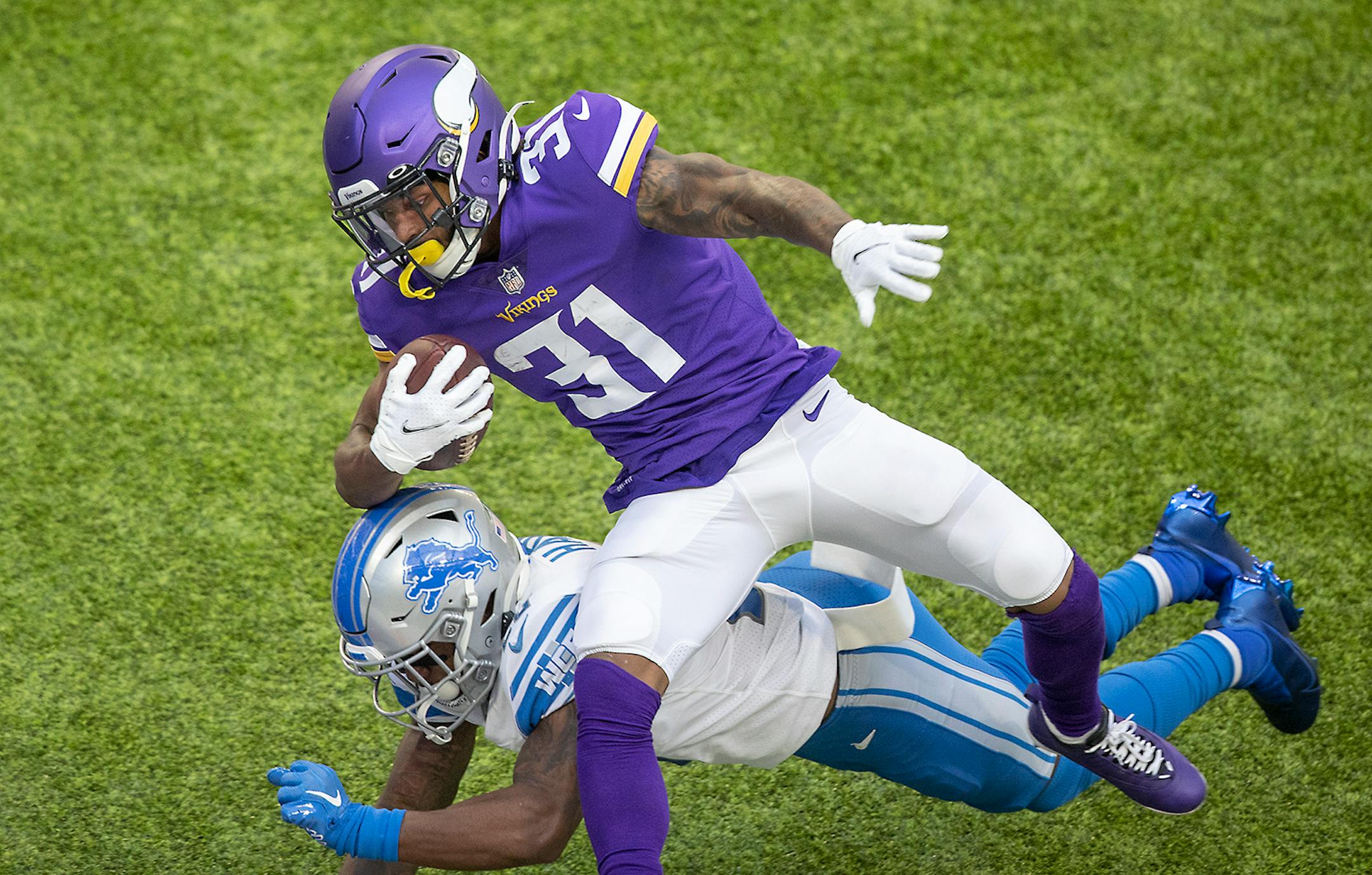 Minnesota Vikings running back Ameer Abdullah hurdled Detroit Lions free safety Will Harris into the end zone for a touchdown in the second quarter.