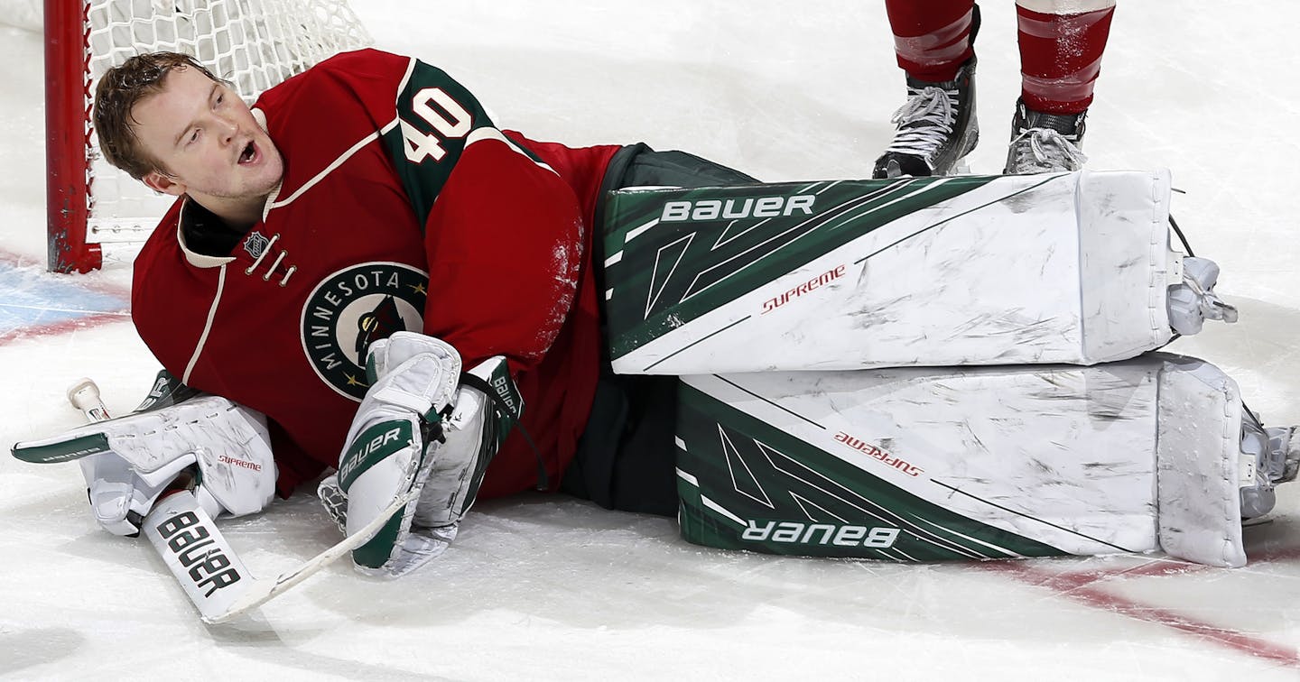 Wild goalie Devan Dubnyk (40) lost his helmet after a collision in the third period ] CARLOS GONZALEZ &#xef; cgonzalez@startribune.com - January 25, 2016, St. Paul, MN, Xcel Energy Center, NHL, Hockey, Minnesota Wild vs. Arizona Coyotes