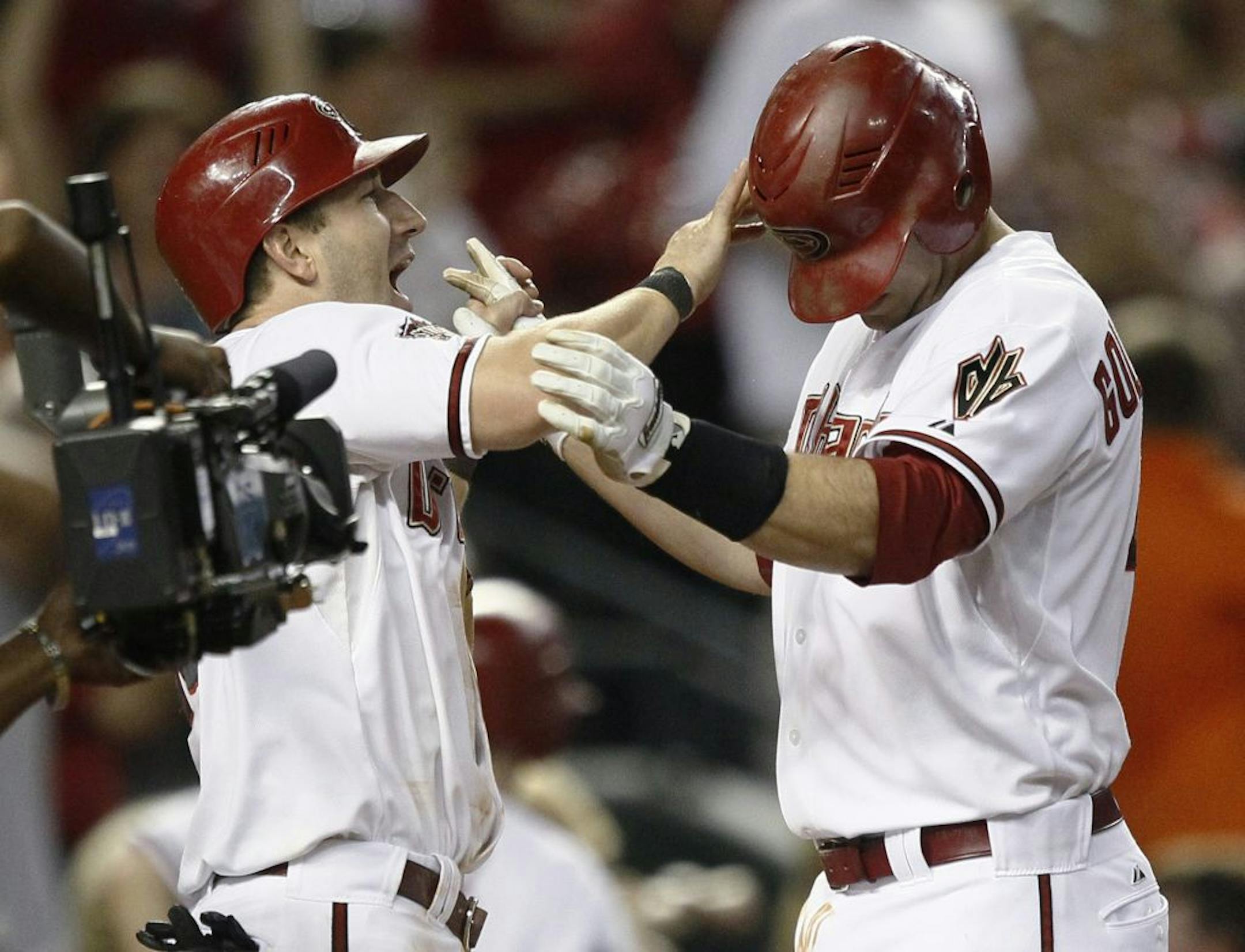 Arizona Diamondbacks' Paul Goldschmidt, right,