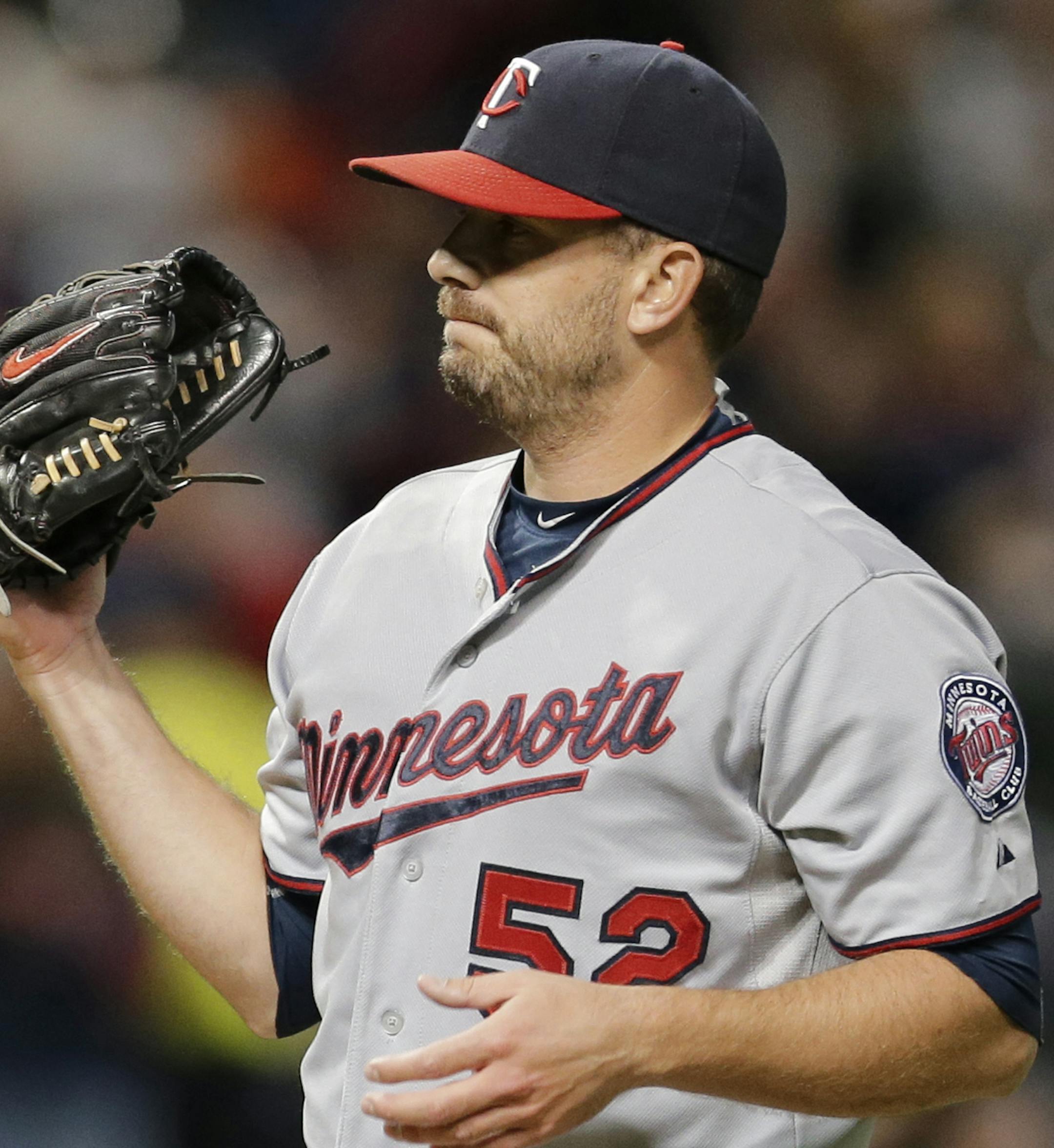 Minnesota Twins relief pitcher Brian Duensing reacts after giving up a two-run home run to Cleveland Indians’ Francisco Lindor in the fourth inning of the second baseball game of a doubleheader, Wednesday, Sept. 30, 2015, in Cleveland. Jason Kipnis scored on the play. (AP Photo/Tony Dejak)