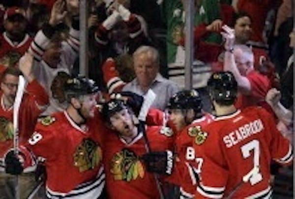 Blackhawks right wing Patrick Kane, second from right, celebrated with left wing Bryan Bickell, left, center Brad Richards and defenseman Brent Seabro