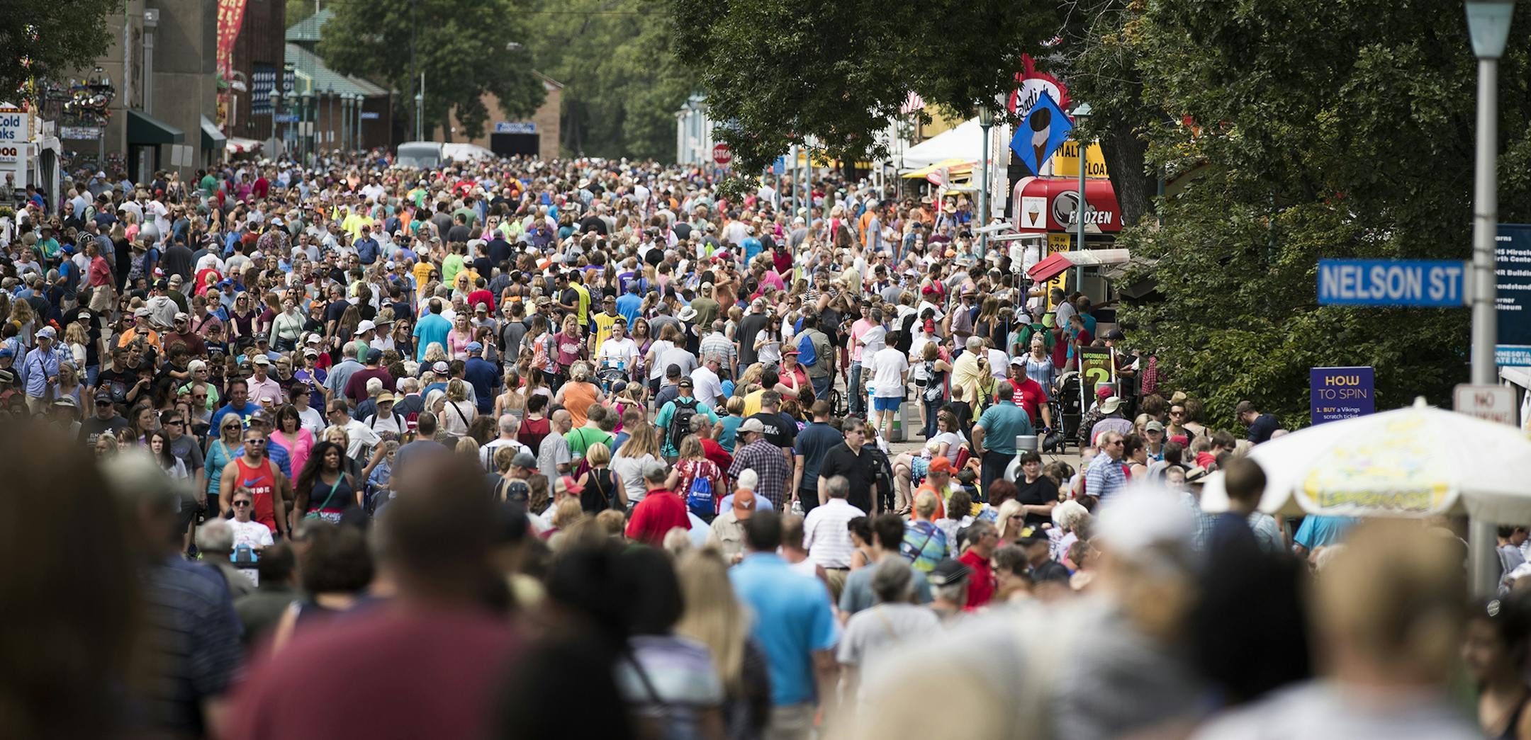 The opening day of the Minnesota State Fair. ] (Leila Navidi/Star Tribune) leila.navidi@startribune.com BACKGROUND INFORMATION: The Minnesota State Fair on Thursday, August 25, 2016. ORG XMIT: MIN1608251558270432