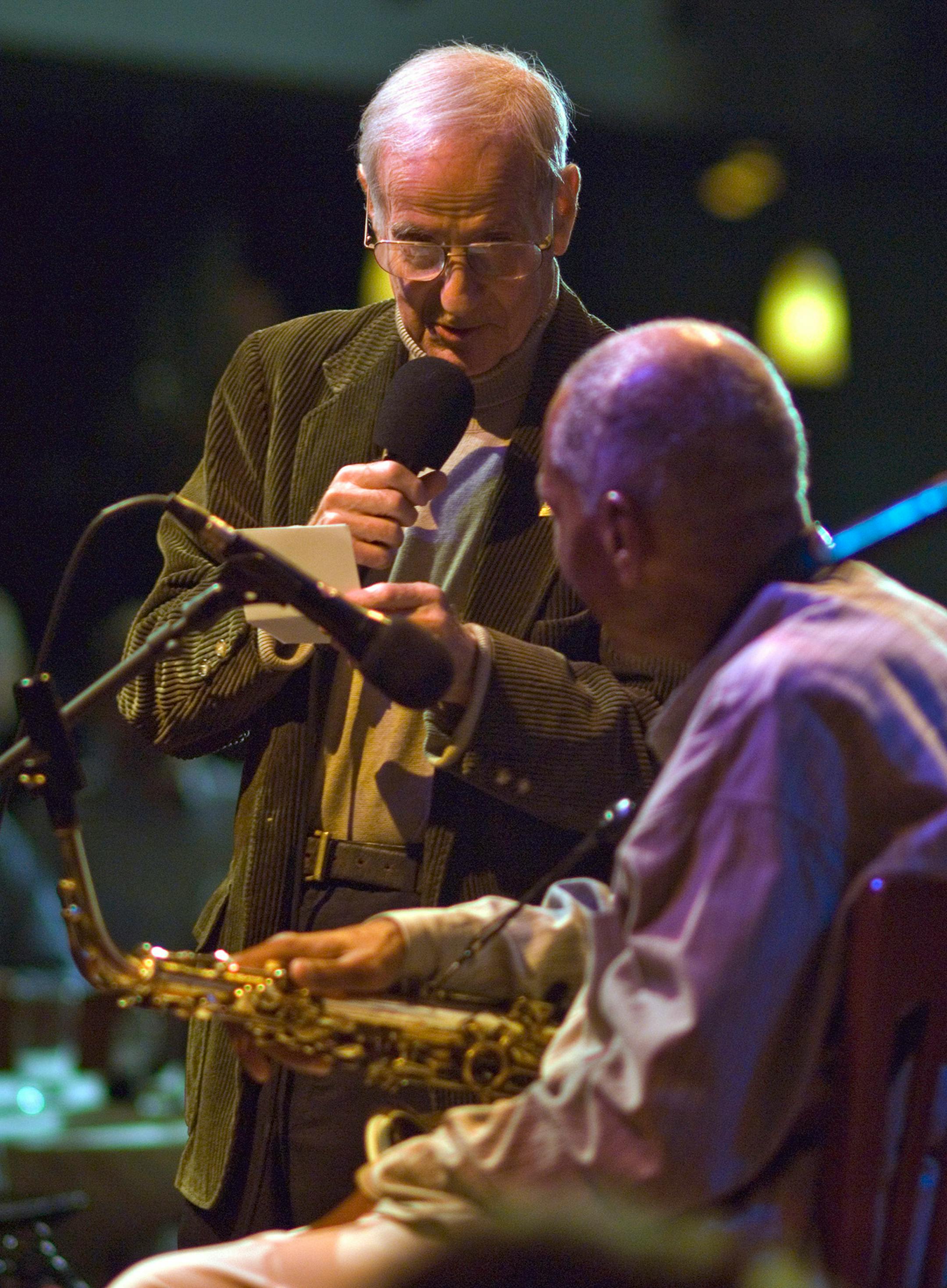 DAVID BREWSTER ï dbrewster@startribune.com Sunday_9/23/07_Minneapolis LEIGH KAMMAN TRIBUTE AT THE DAKOTA Leigh Kamman, on stage at the Dakota Jazz Club and Restaurant, gathered with many of his friends and listeners for an evening of music and remembering. Seen here interviewing saxophonist Frank Morgan whom he interviewed years ago.