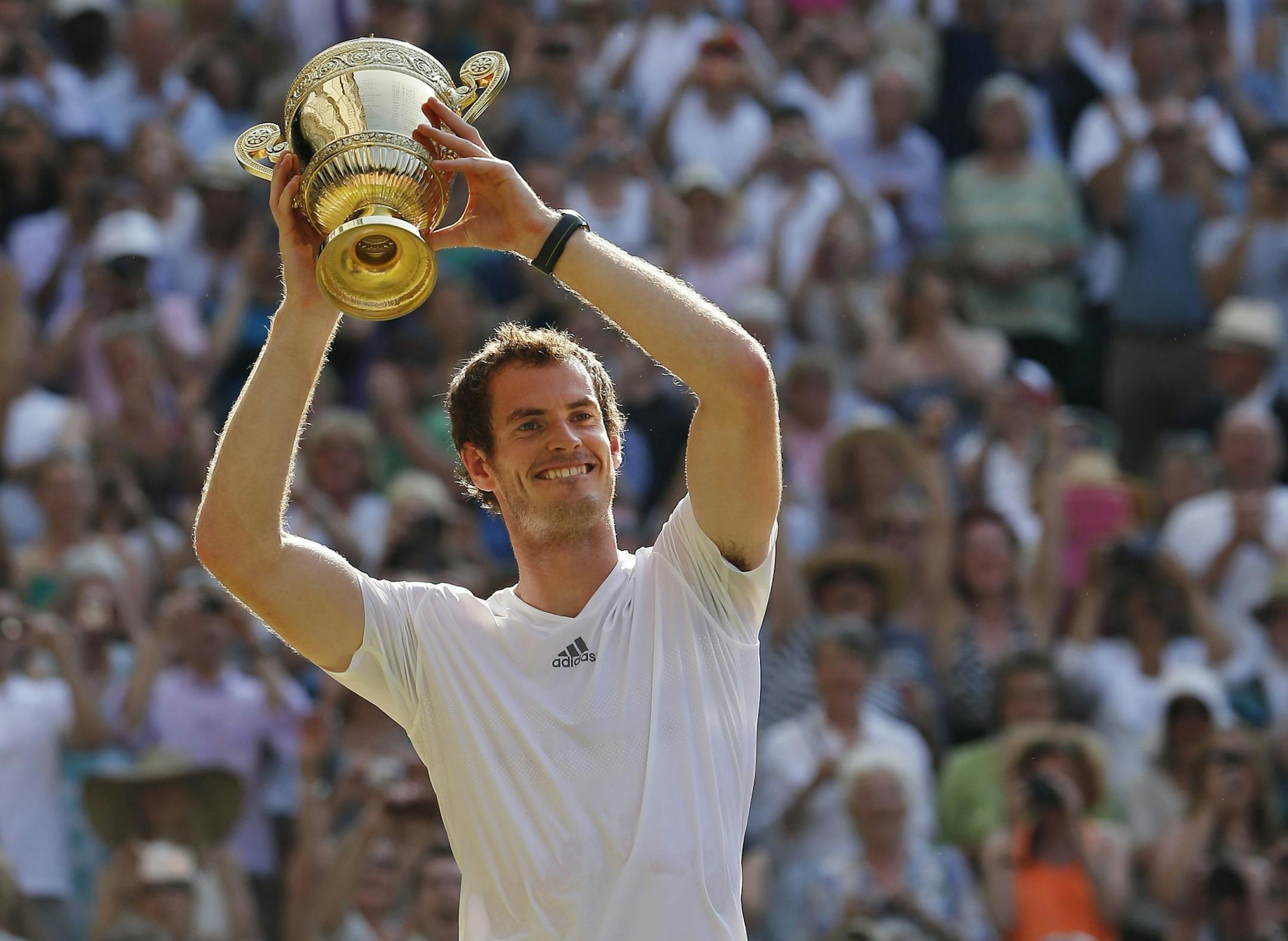 Andy Murray of Great Britain celebrated winning the men's singles at Wimbledon on Sunday.