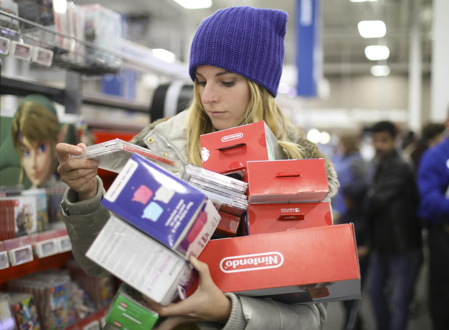 Chelsea McAlexander picked up just a few gaming items for her son soon after the Ridgedale Best Buy opened Thursday night. ] JEFF WHEELER &#xef; jeff.wheeler@startribune.com Best Buy CEO Hubert Joly rallied the team at the company's Ridgedale store ahead of opening the doors for early Black Friday shopping Thanksgiving evening, November 23, 2017 in Minnetonka.