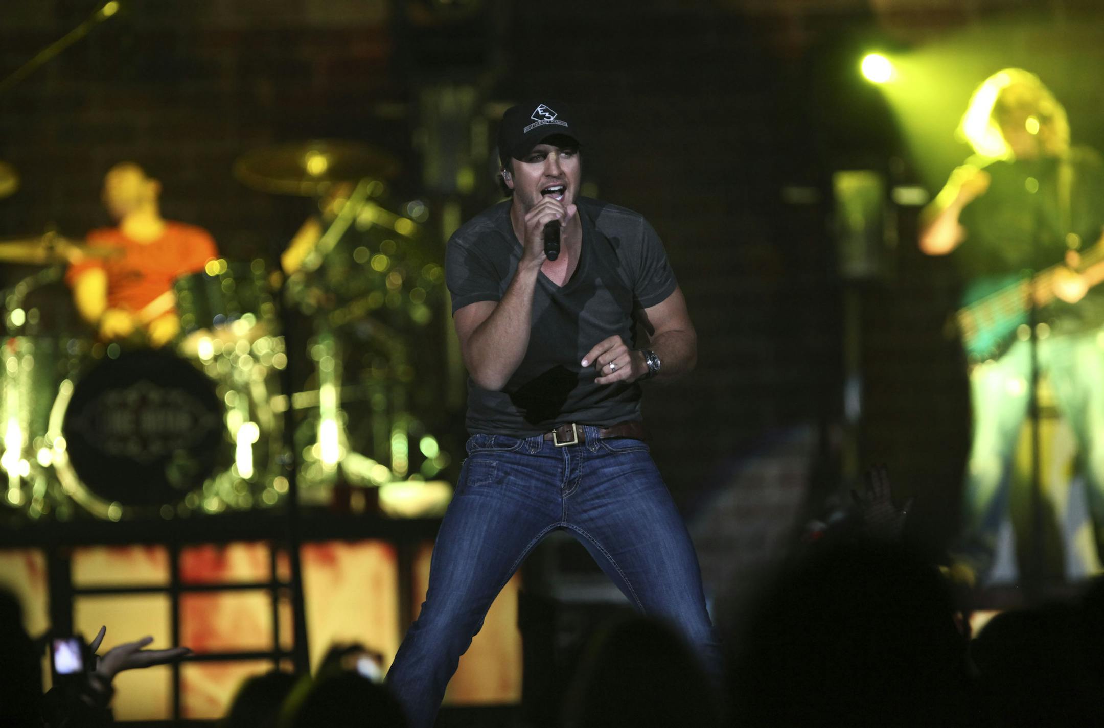 KYNDELL HARKNESS ‚Ä¢ kyndell.harkness@startribune.com ST PAUL 05/14/11 IN THIS PHOTO ] Luke Bryan and his band performed at the Xcel Energy Center as the opening act to Tim McGraw ORG XMIT: MIN2013081913182350