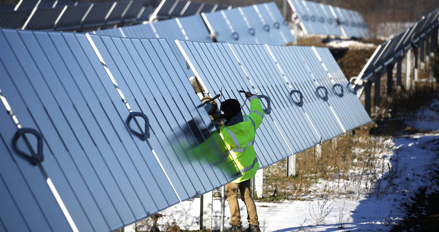 Xcel will be switching on a large solar farm in North Branch in December, which alone should roughly triple the amount of solar online in Minnesota. ] brian.peterson@startribune.com
North Branch, MN 11/20/16 ORG XMIT: MIN1611261526161801