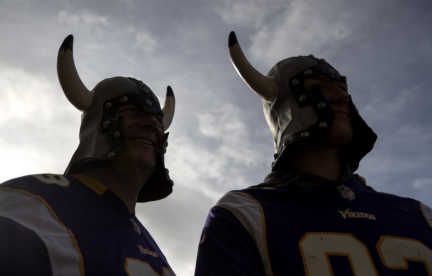 Vikings fans try to temper their expectations leading up to the Super Bowl.