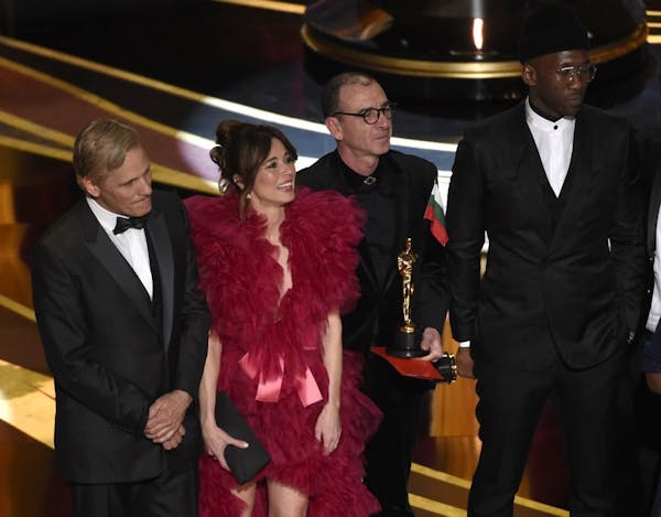 Viggo Mortensen, from left, Linda Cardellini, Dimiter Marinov and Mahershala Ali accept the award for best picture for "Green Book" at the Oscars on S