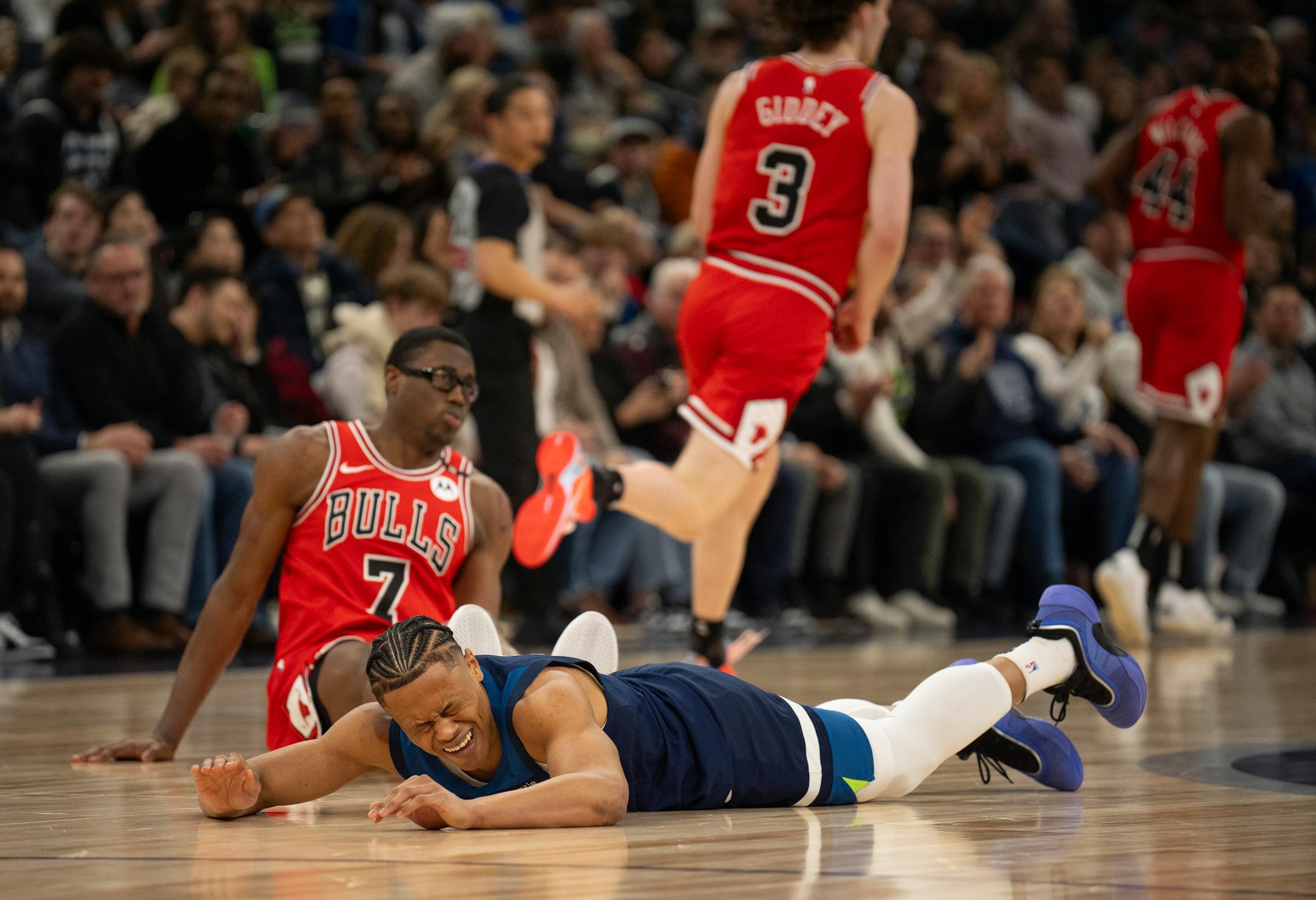 2番目のエプロンでぶつかったティンバーウルブズは、NBAの貿易締め切りで動きをしません