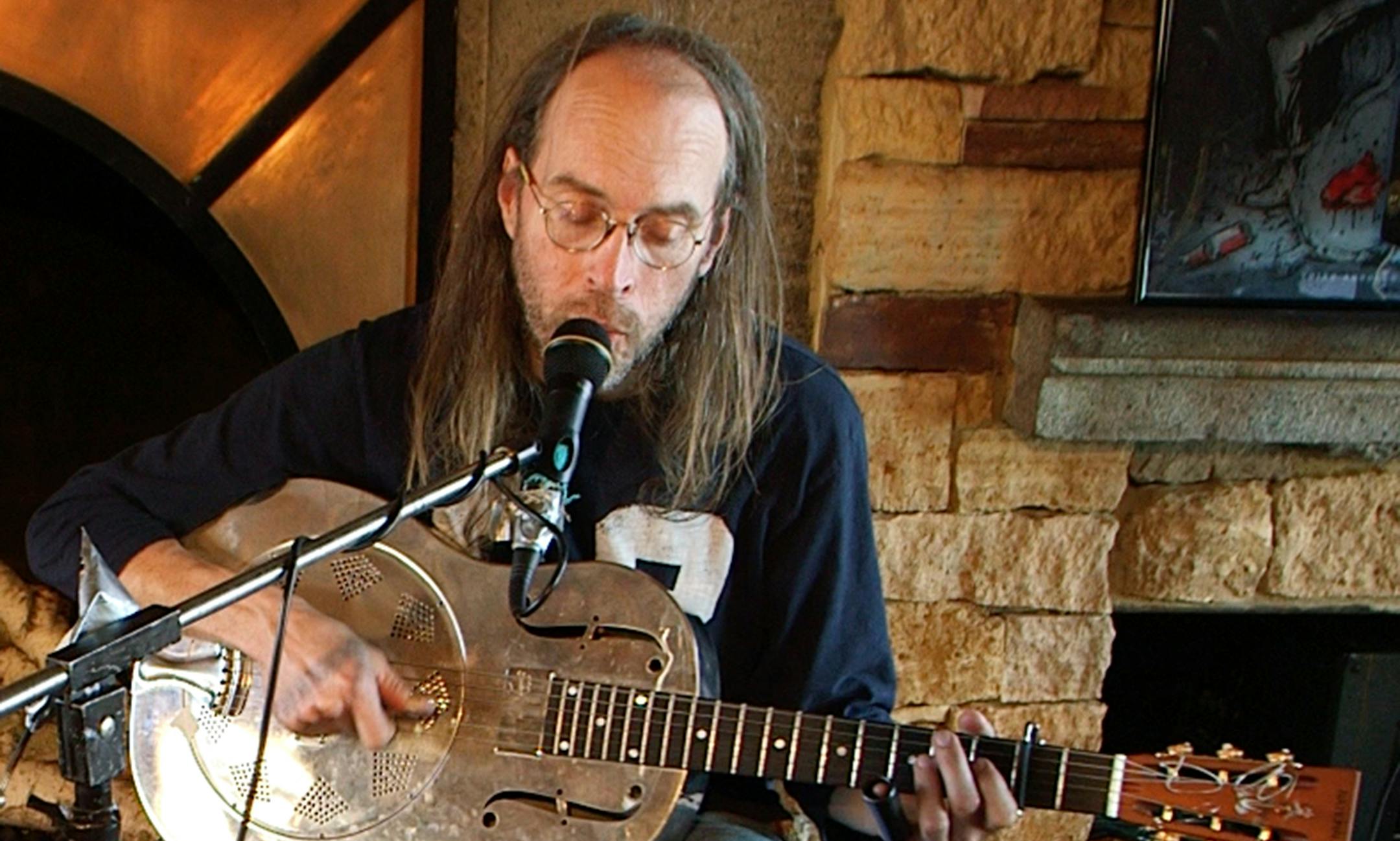 Duluth-based acoustic blues and folk artist Charlie Parr preforms for the Star Tribune at Bayport BBQ on March 13, 2015 in Bayport, Minn. ] Mark Vancleave - mark.vancleave@startribune.com * After 15 years of criss-crossing the country by himself and making his own albums, Duluth-based acoustic blues/folk hero Charlie Parr is putting out a record with an established label, Red House Records. ORG XMIT: MIN1504211741564307
