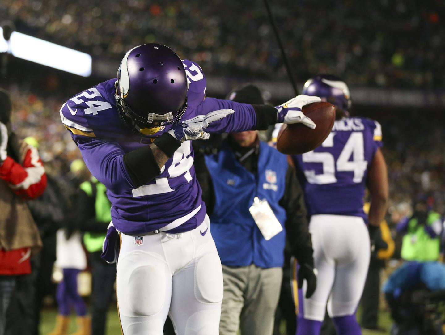 Vikings cornerback Captain Munnerlyn took a bow for the stands after intercepting a pass in the third quarter Sunday night. He returned it for 32 yards, setting up a Vikings TD.