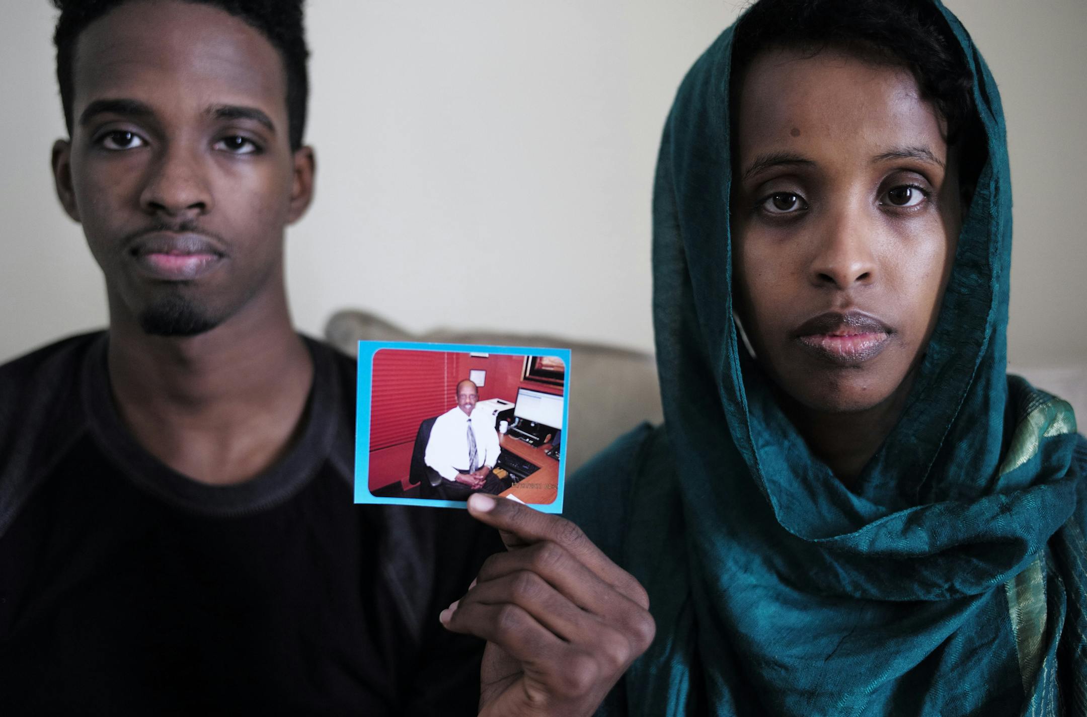At their home in Brooklyn Park, Ayanlee Ali,22, and Maryan Ali,30, lost their father when he was assassinated on the streets of Mogadishu by al-Shabab. Abdullahi Anshoor was consulting on water projects there.]Richard Tsong-Taatarii/rtsong- taatarii@startribune.com ORG XMIT: MIN1411191340280803