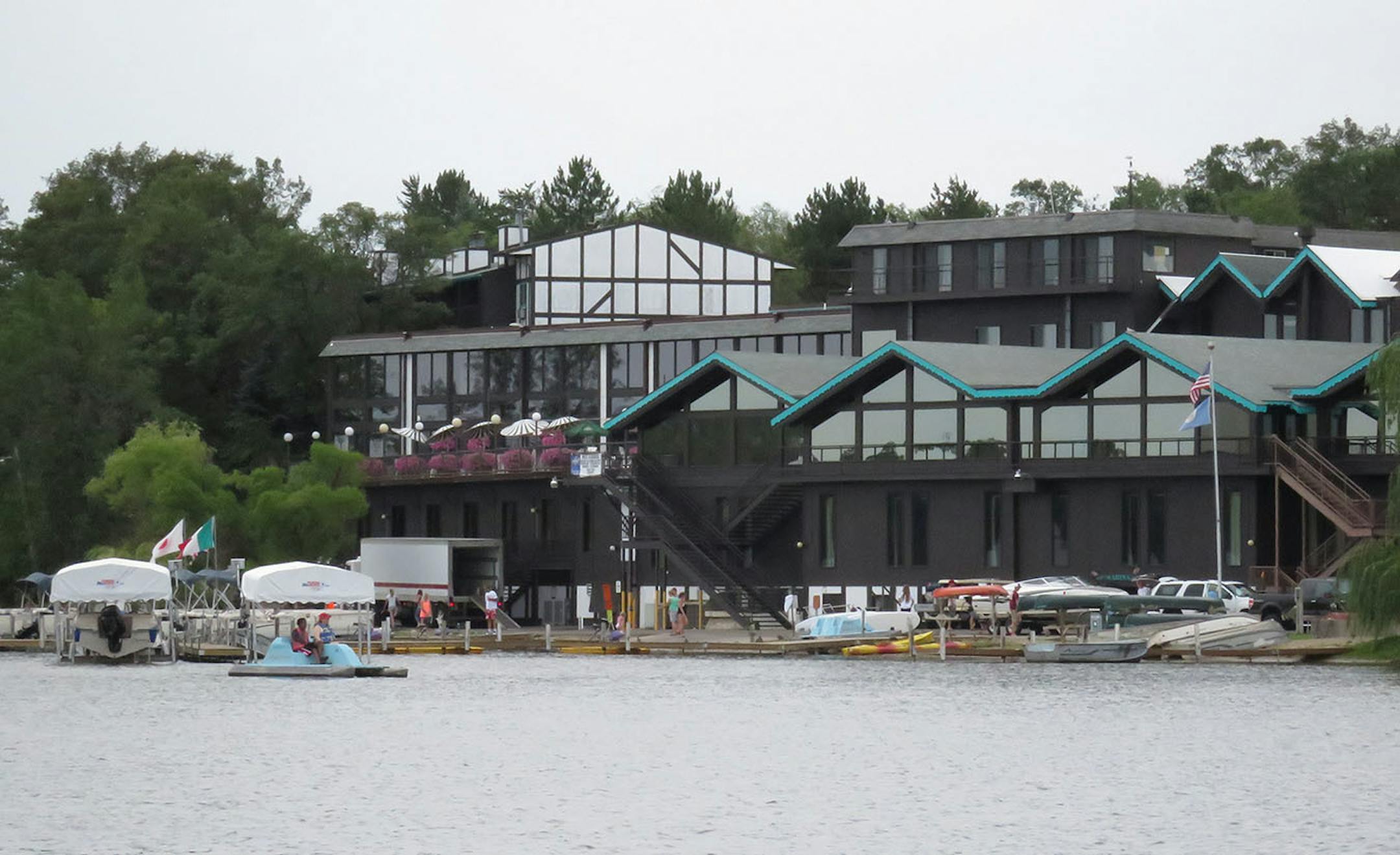 With its alpine influences and ability to handle up to 1,000 guests, Cragun's Resort has been a four-season fixture on Gull Lake's Steamboat Bay for most of its 76 years.