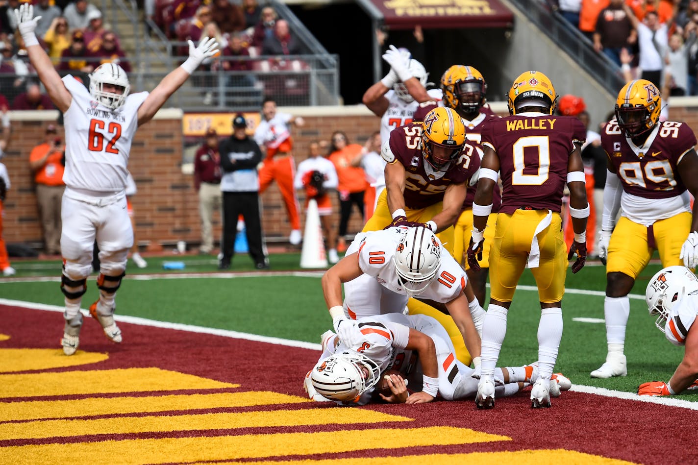 Bowling Green quarterback Matt McDonald ran for a touchdown against the Gophers in the third quarter.