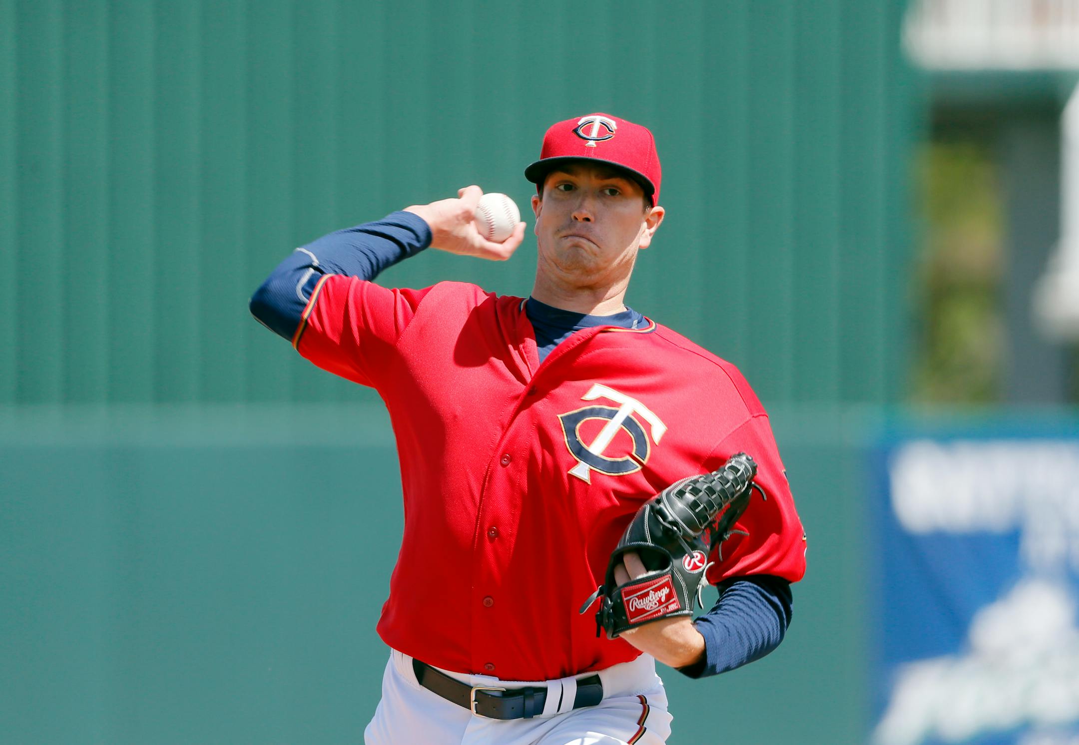 Minnesota Twins' Kyle Gibson throws warm up pitches before an interleague spring training baseball game against the Pittsburgh Pirates on Monday, March 21, 2016, in Fort Myers, Fla. (AP Photo/Tony Gutierrez)