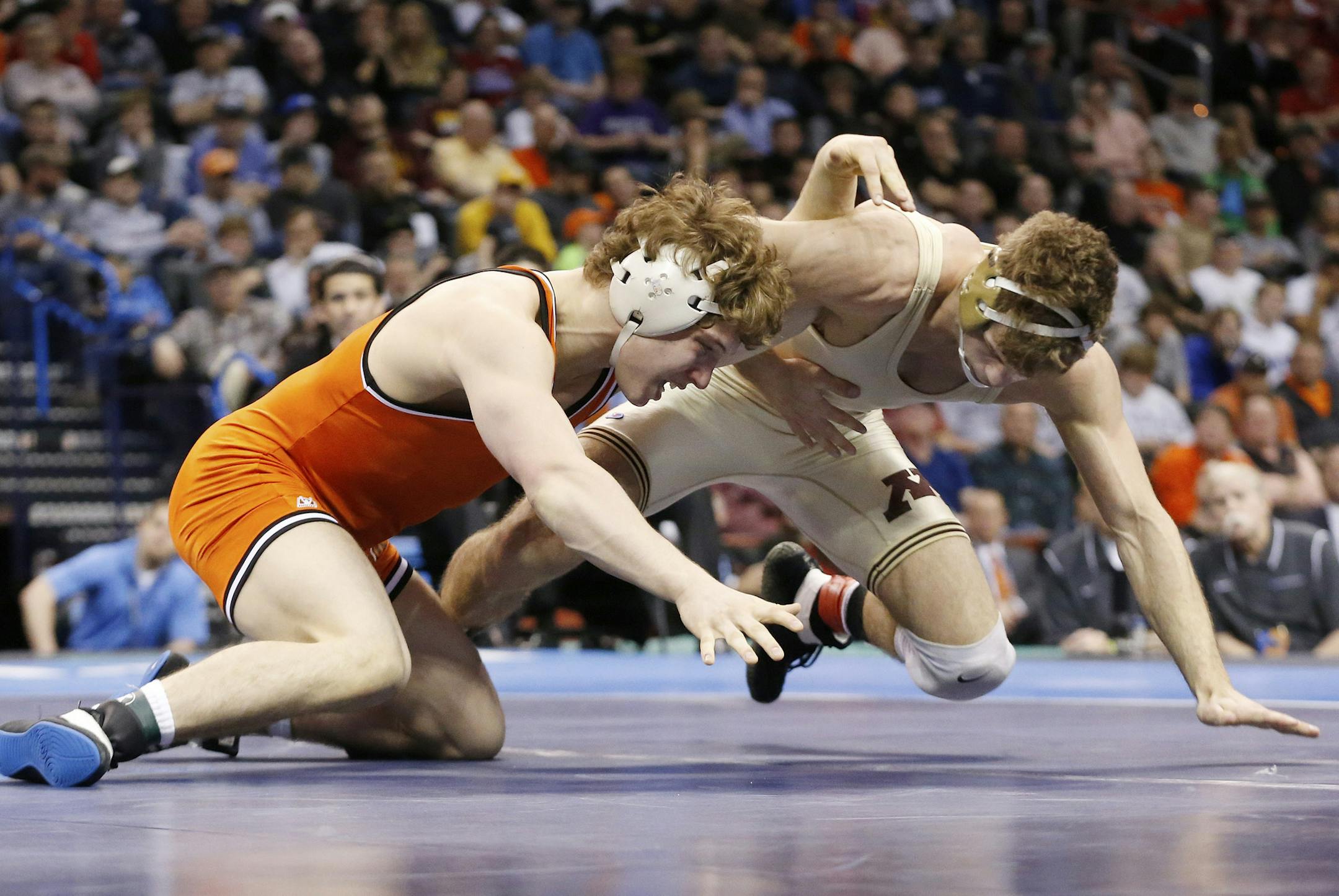 Oklahoma State's Alex Dieringer, left, and Minnesota's Dylan Ness compete in the 157-pound match in the finals of the NCAA Division I wrestling championships in Oklahoma City, Saturday, March 22, 2014. Dieringer won the match. (AP Photo/Sue Ogrocki) ORG XMIT: OKSO115